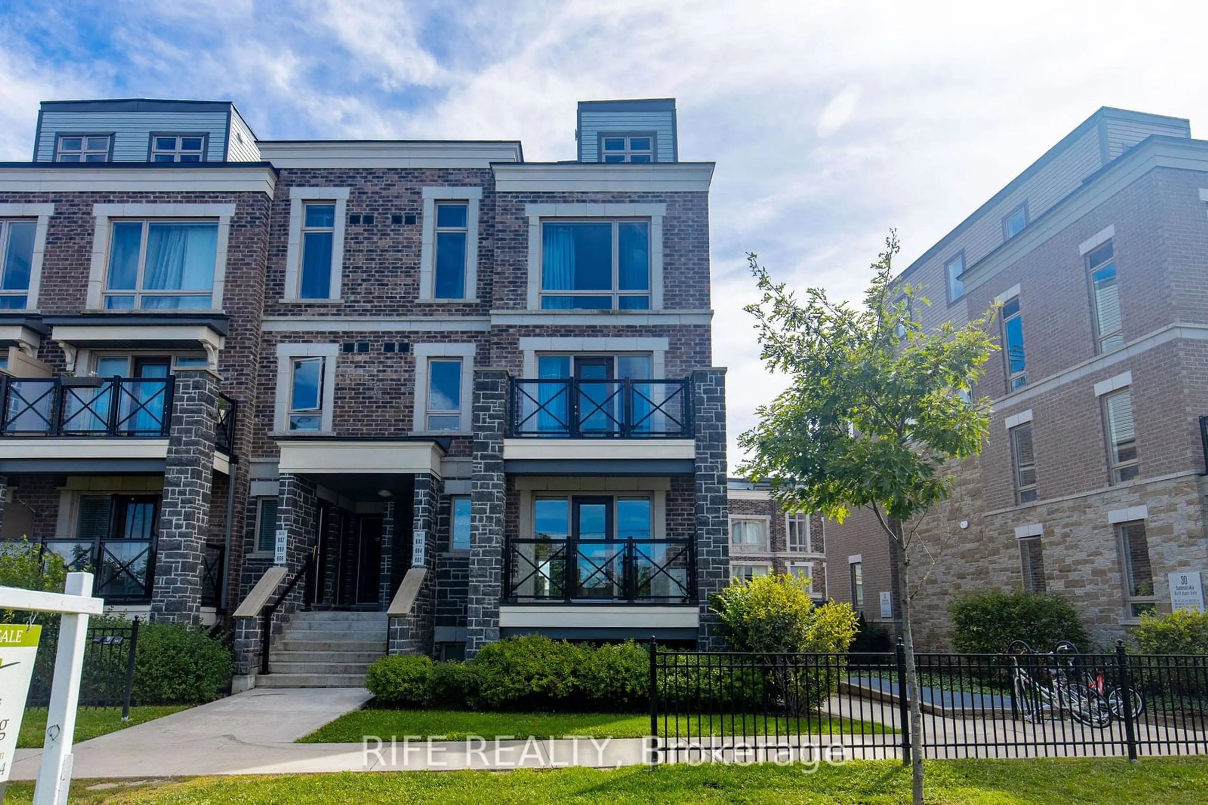 A pic from exterior of the house or condo, the front or back of building for 50 Dunsheath Way #604, Markham Ontario L6B 0A2