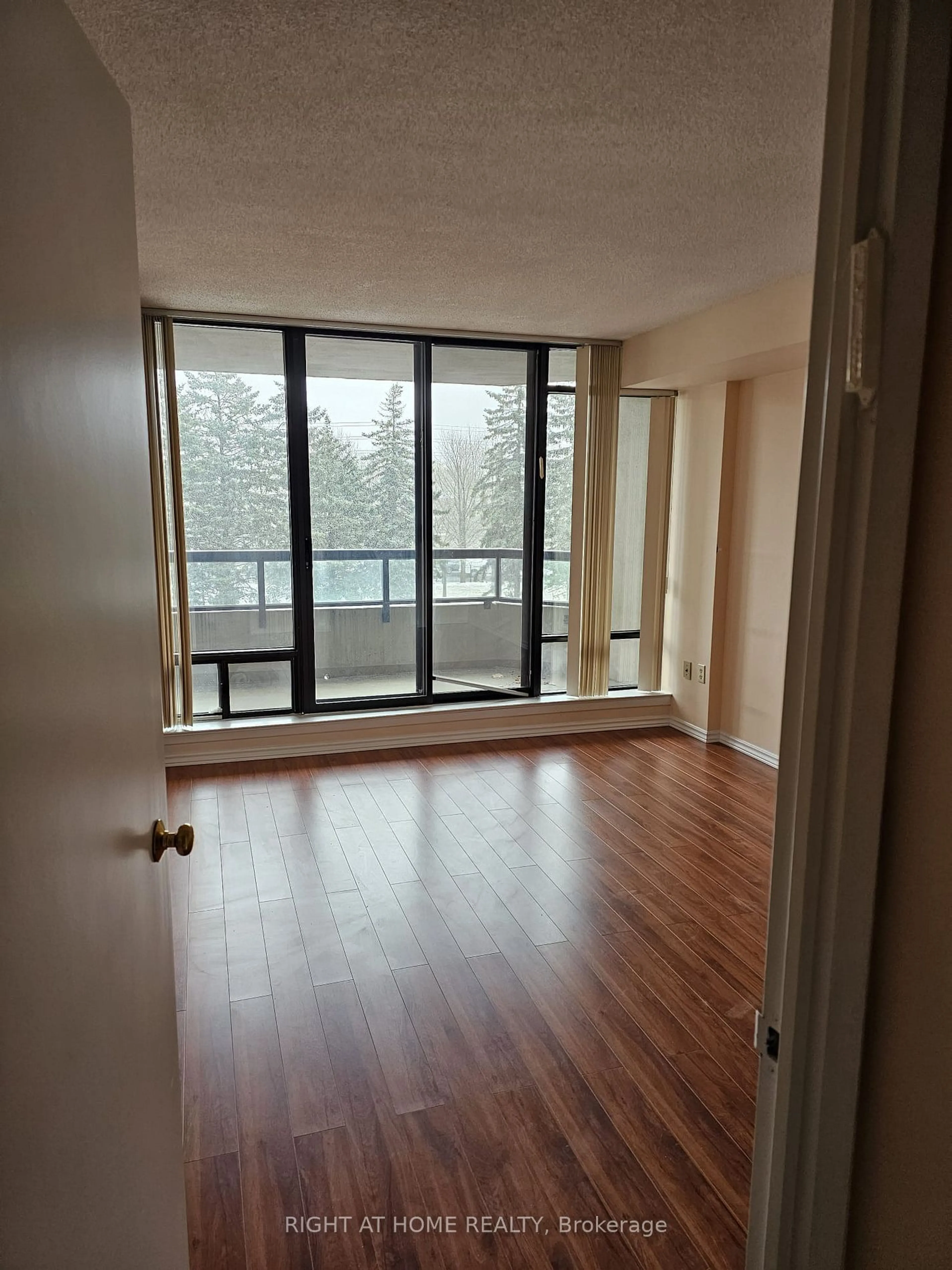 A pic of a room for 7440 Bathurst St #308, Vaughan Ontario L4J 7K8