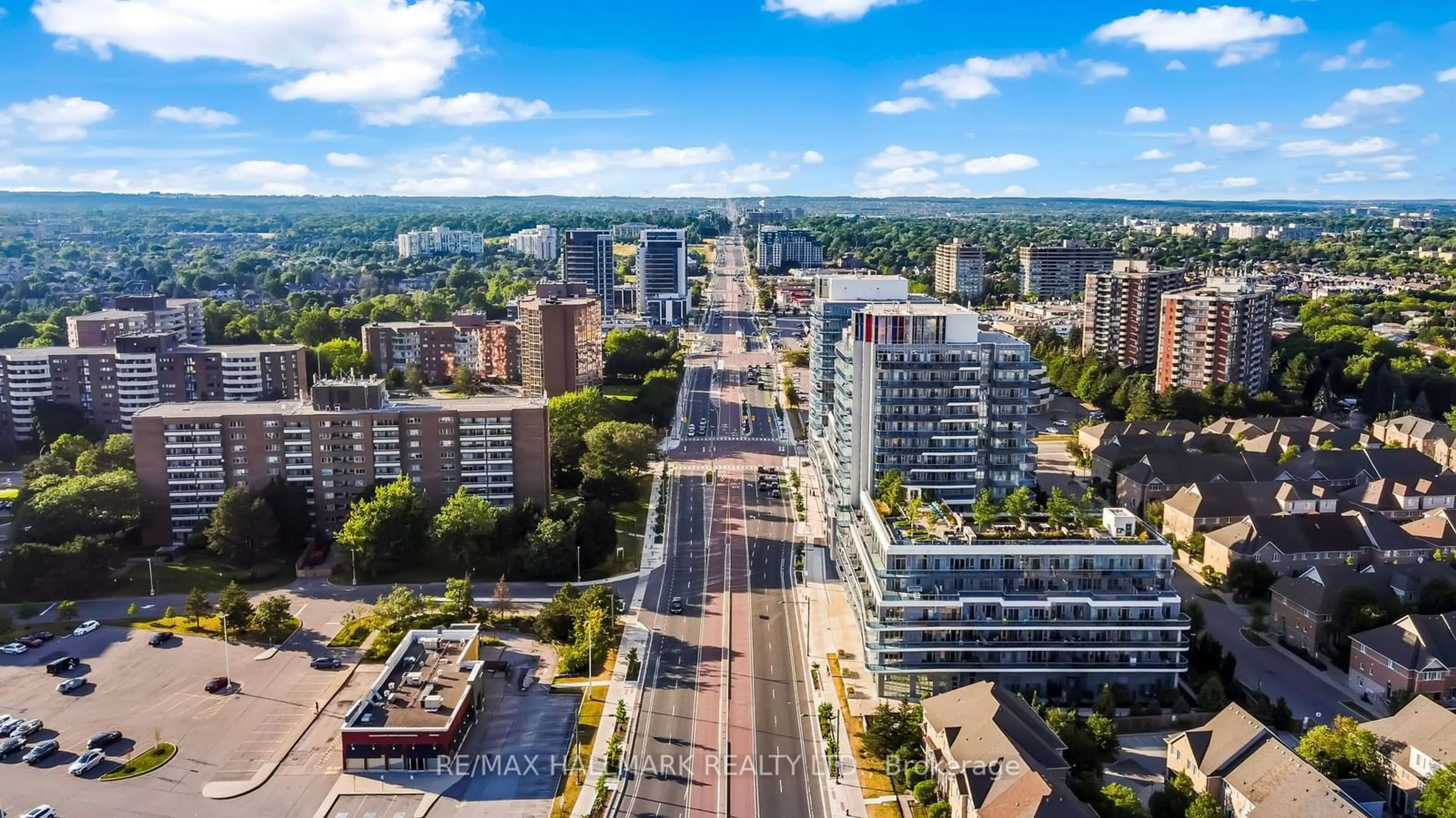 A pic from exterior of the house or condo, the view of city buildings for 9471 Yonge St #610, Richmond Hill Ontario L4C 0Z5