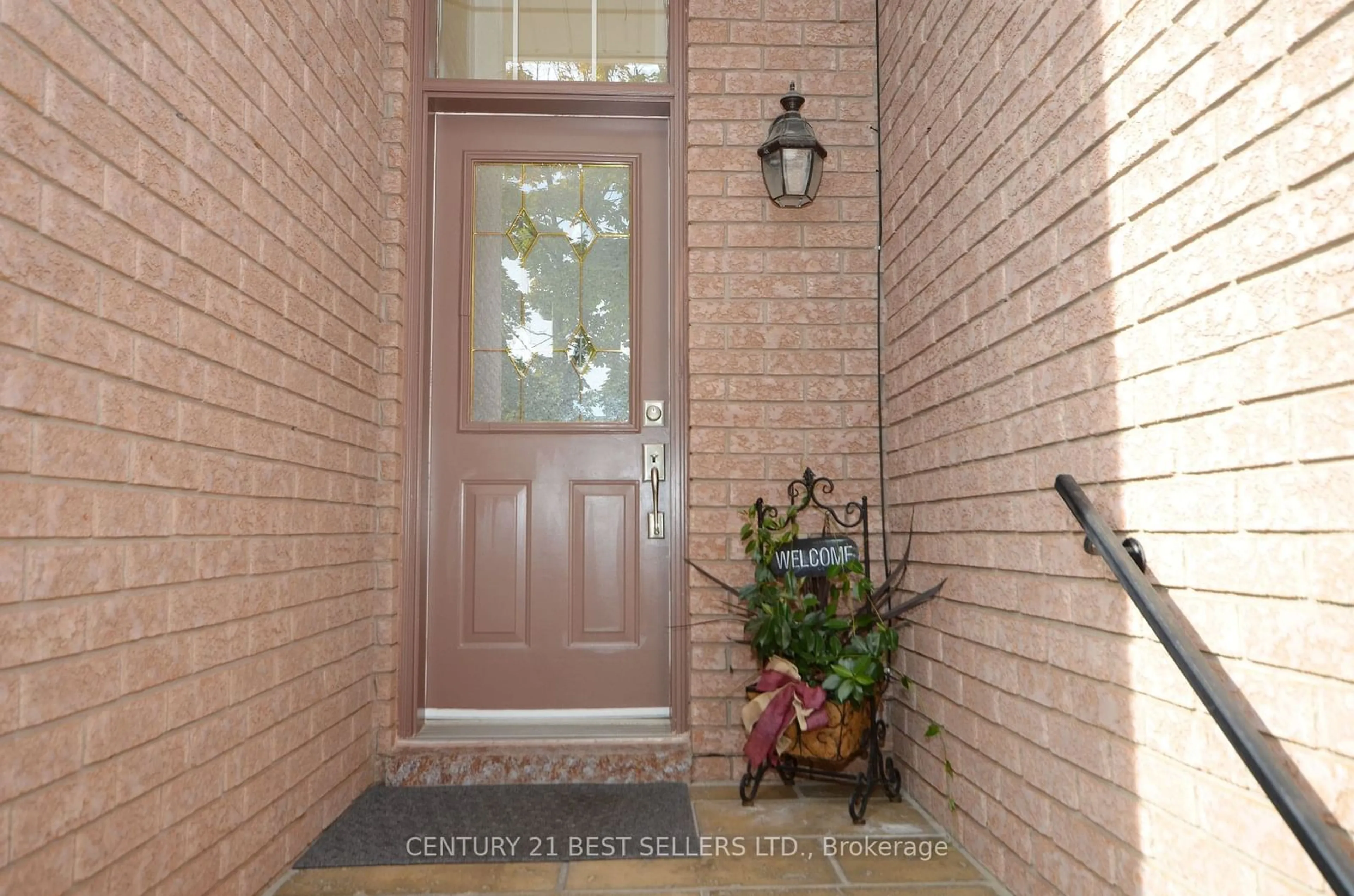 Indoor entryway, ceramic floors for 24 Tania Cres, Vaughan Ontario L6A 2M8