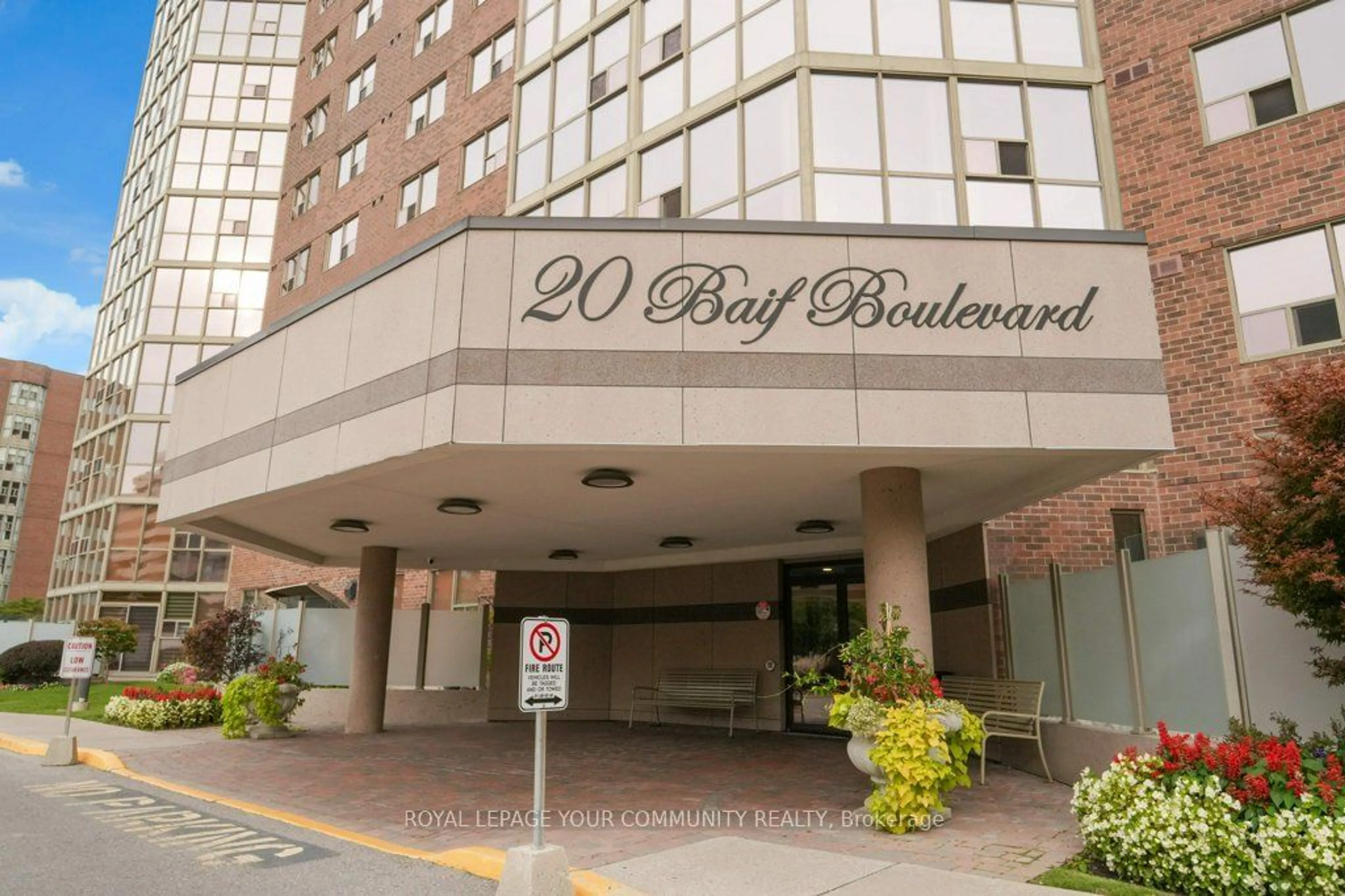 Indoor lobby for 20 Baif Blvd #309, Richmond Hill Ontario L4C 8T1