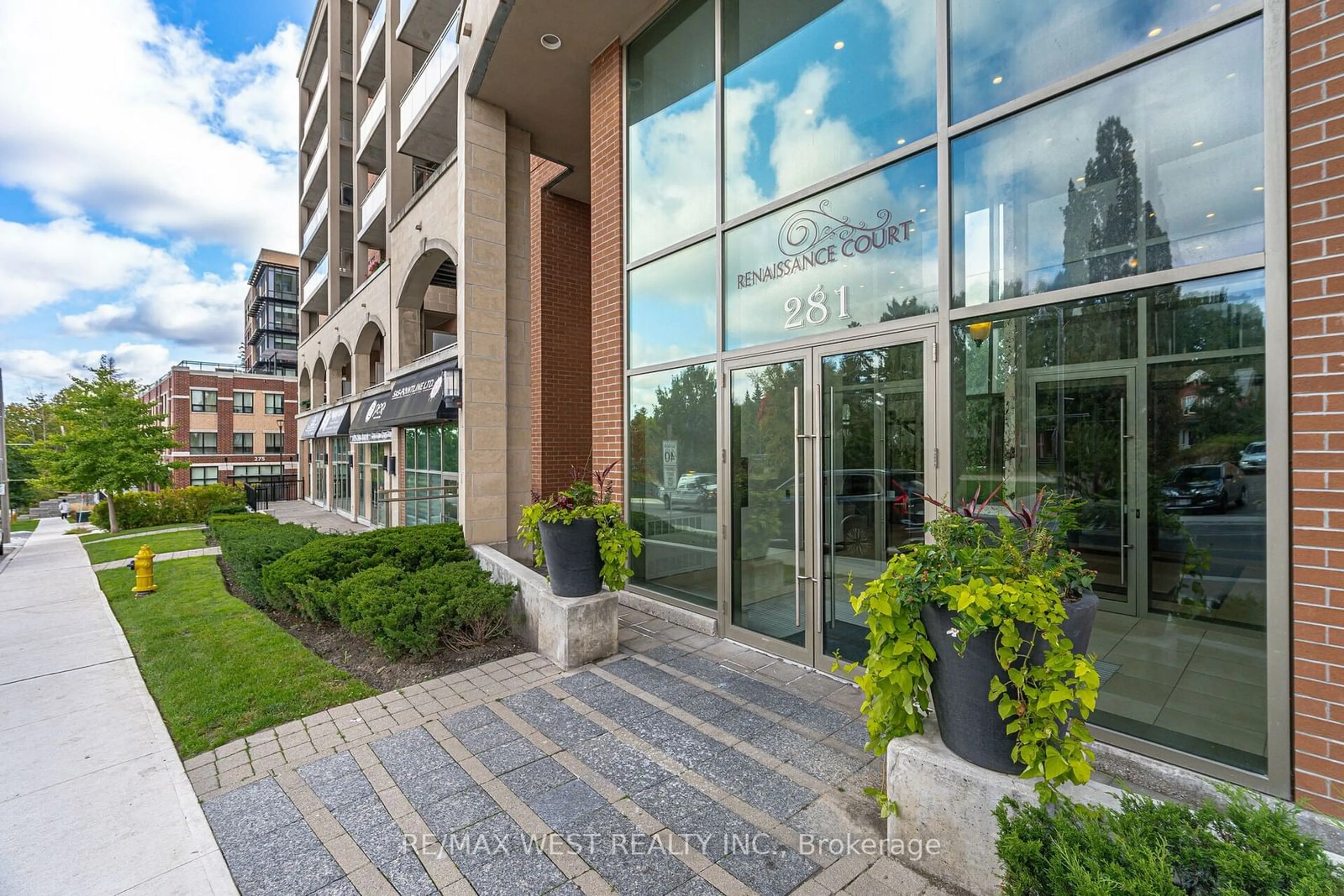 Indoor foyer, ceramic floors for 281 Woodbridge Ave #509, Vaughan Ontario L4L 0C6