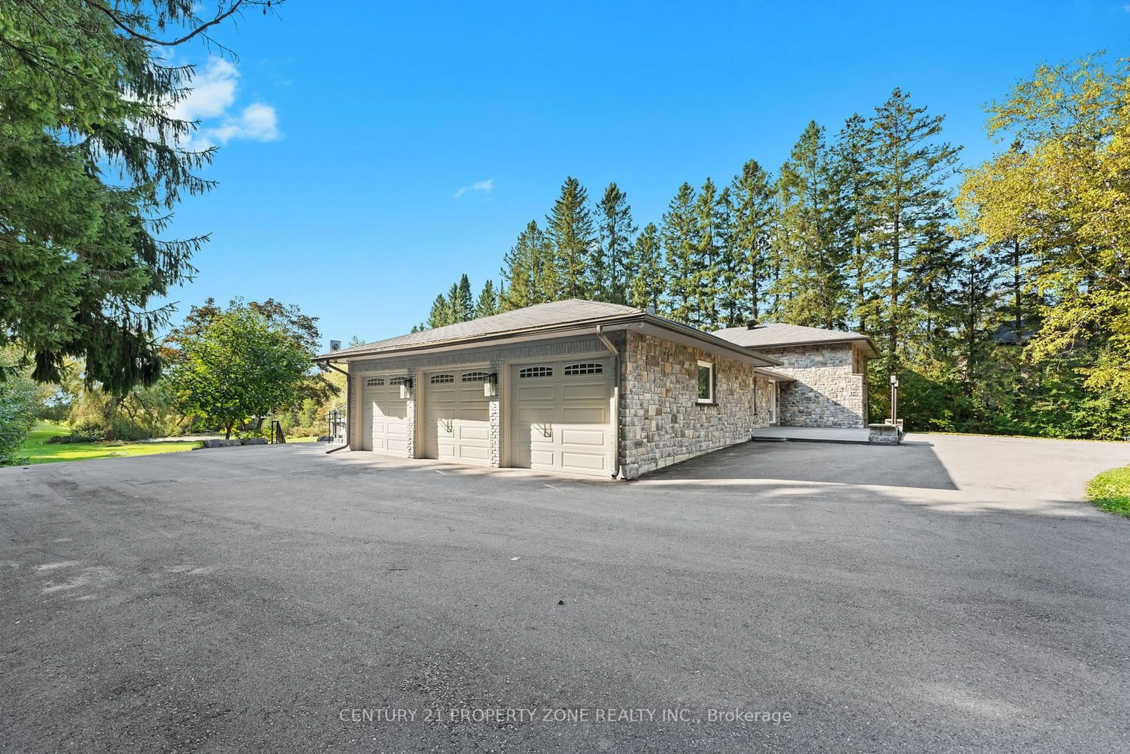 Indoor garage, cement floor for 3245 16th Side Rd, King Ontario L7B 1A3