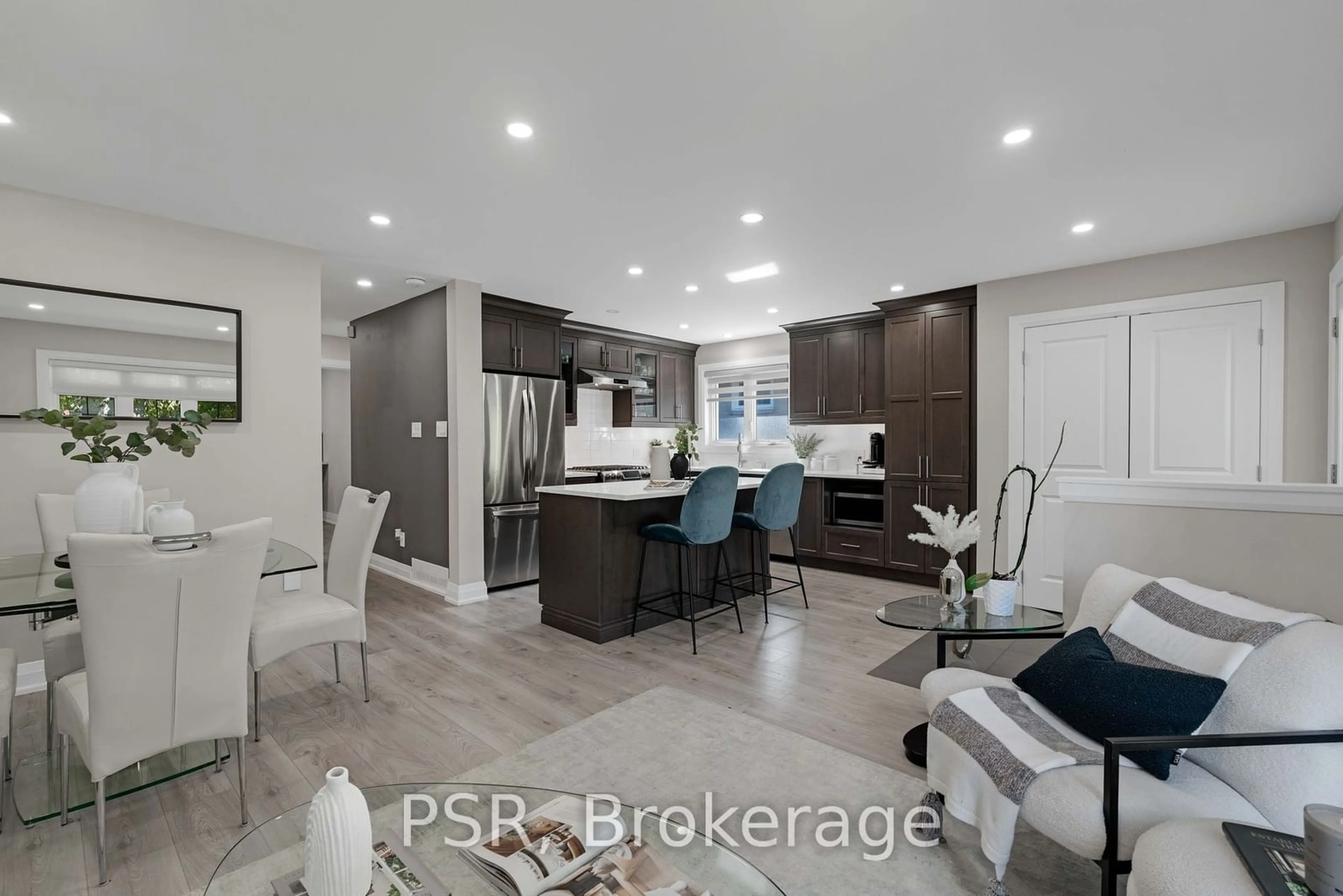 Open concept kitchen for 15 Wenderly Dr, Aurora Ontario L4G 1V2