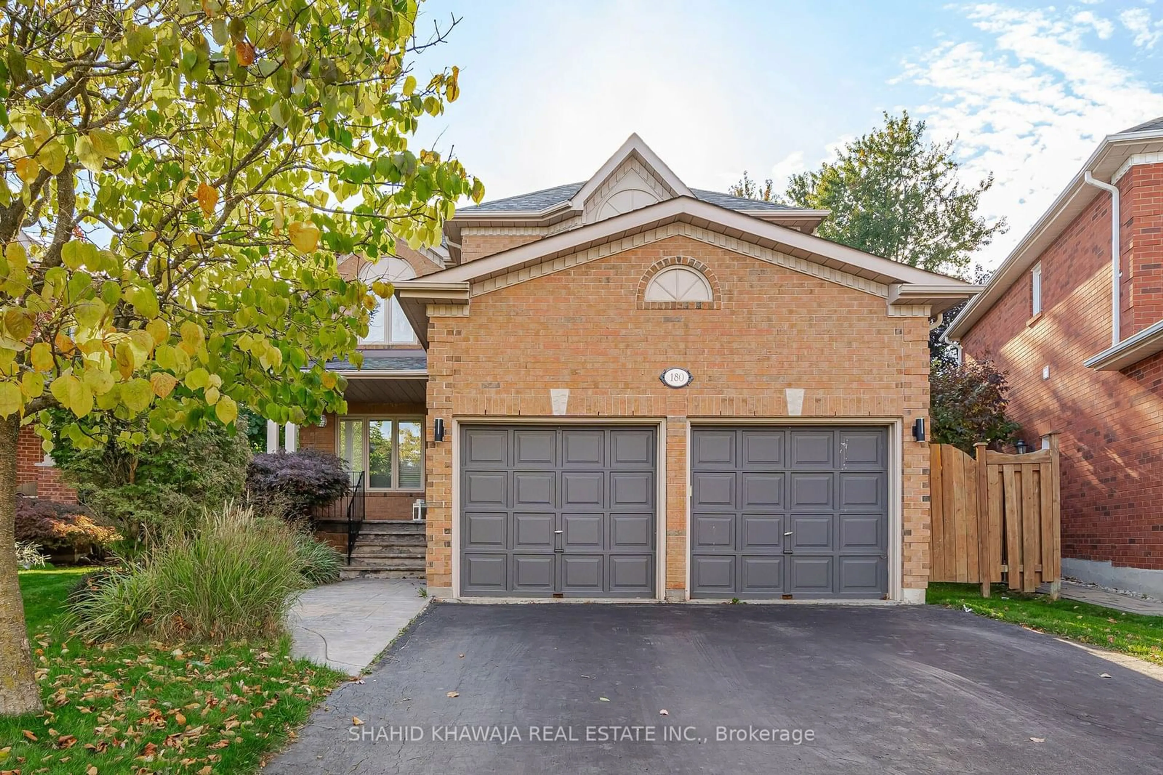 Home with brick exterior material for 180 Bothwell Cres, Newmarket Ontario L3X 2K4