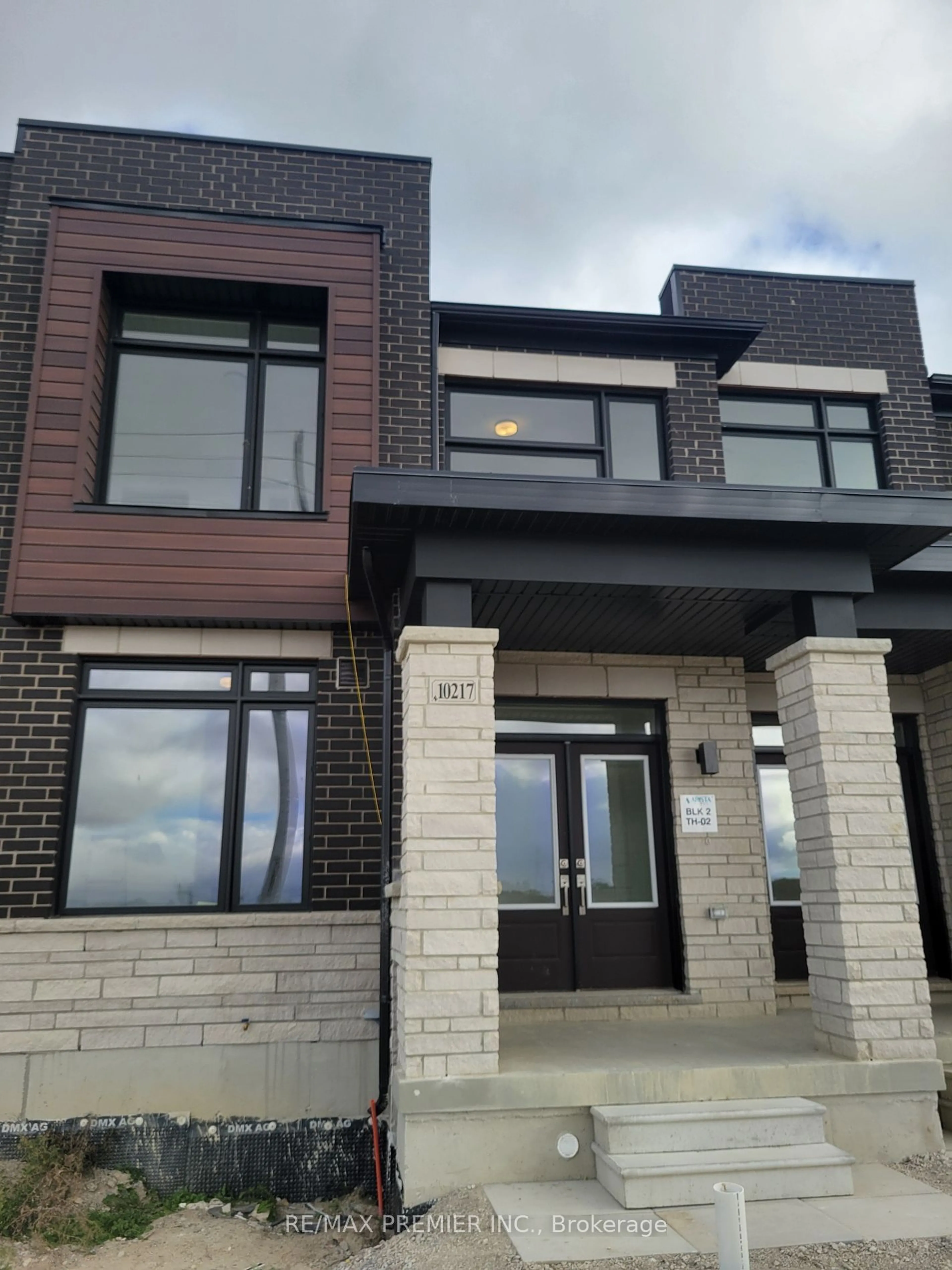 Home with brick exterior material for 10217 Huntington Rd, Vaughan Ontario L4H 3N5