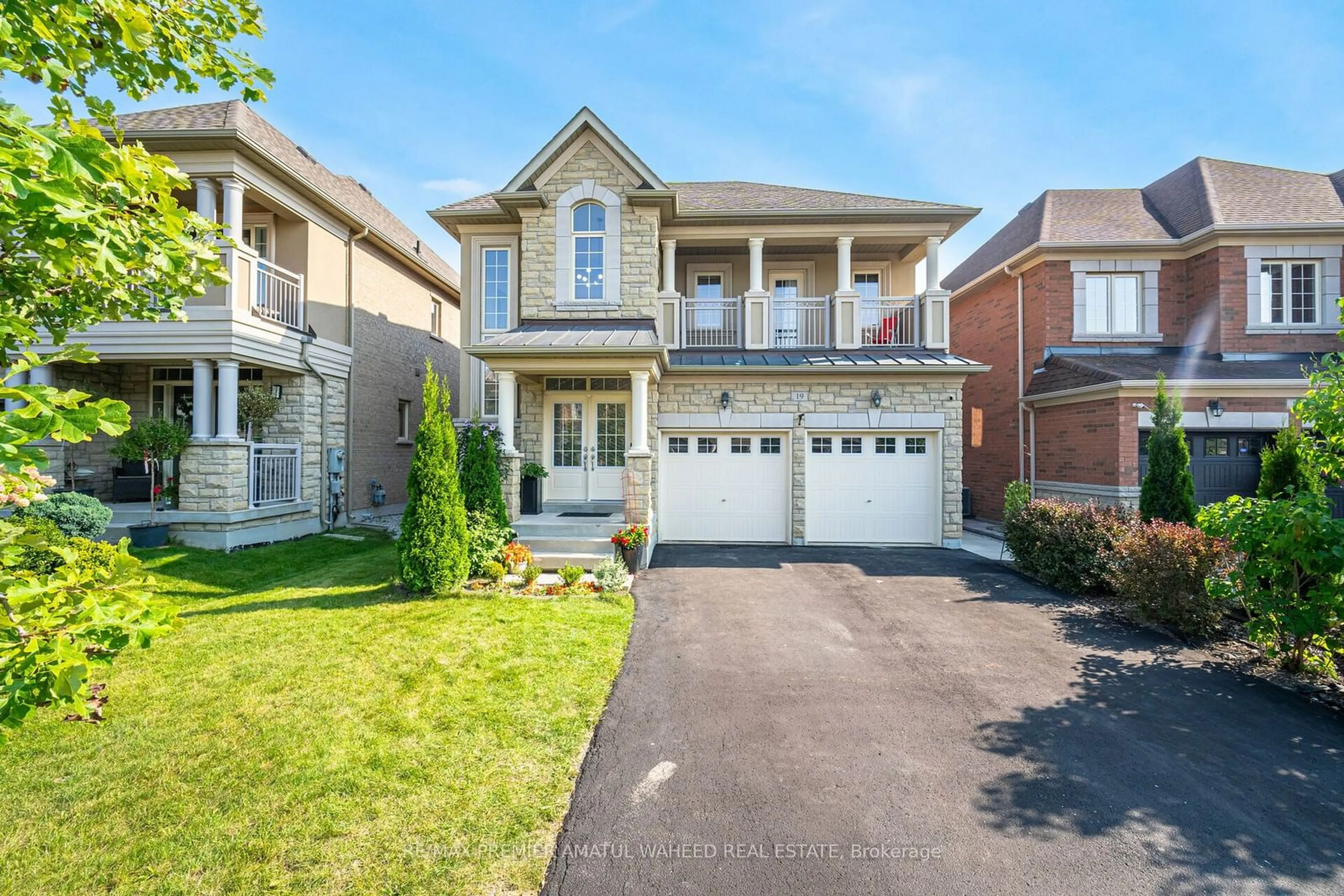 Frontside or backside of a home, the street view for 19 Wardlaw Pl, Vaughan Ontario L4H 0Z5