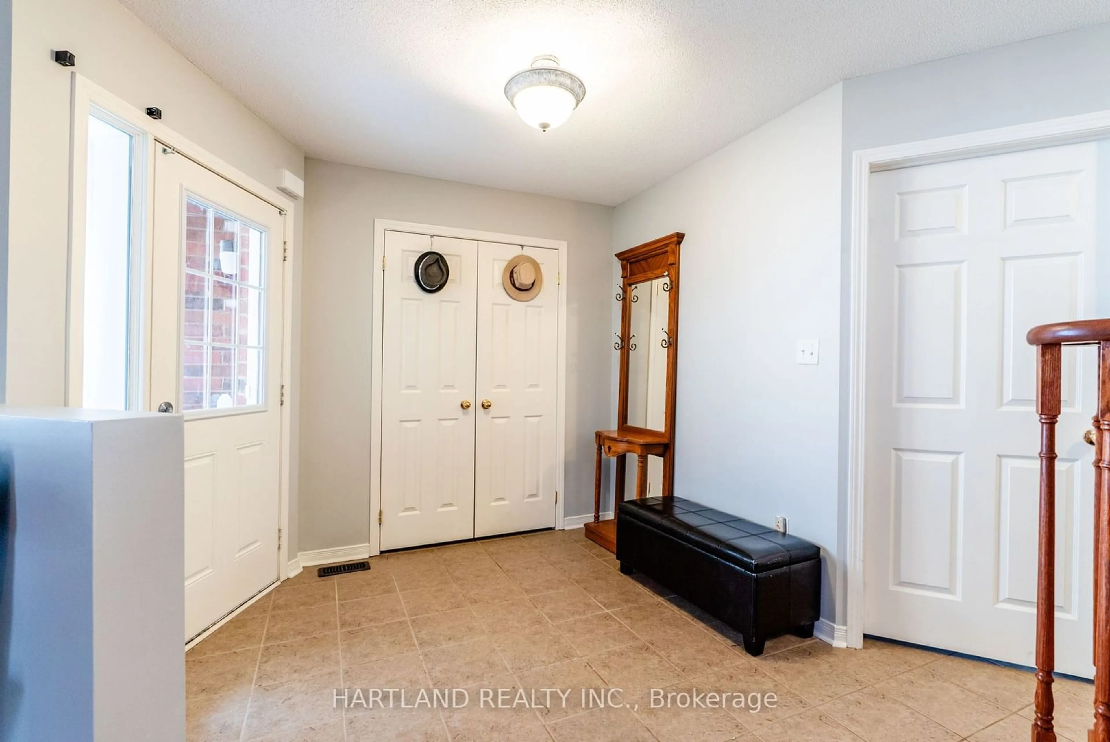 Indoor entryway, unknown floor for 1236 Fox Hill St, Innisfil Ontario L9S 4Y5