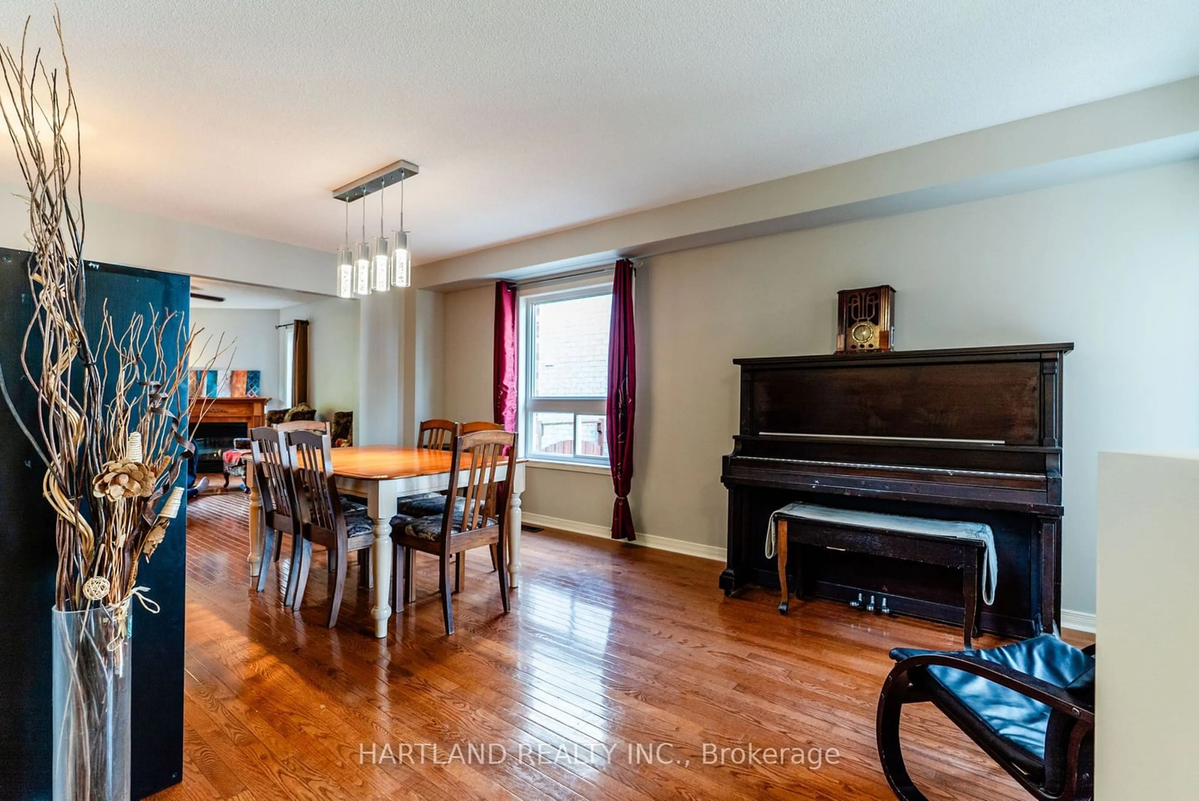 Dining room, wood floors for 1236 Fox Hill St, Innisfil Ontario L9S 4Y5