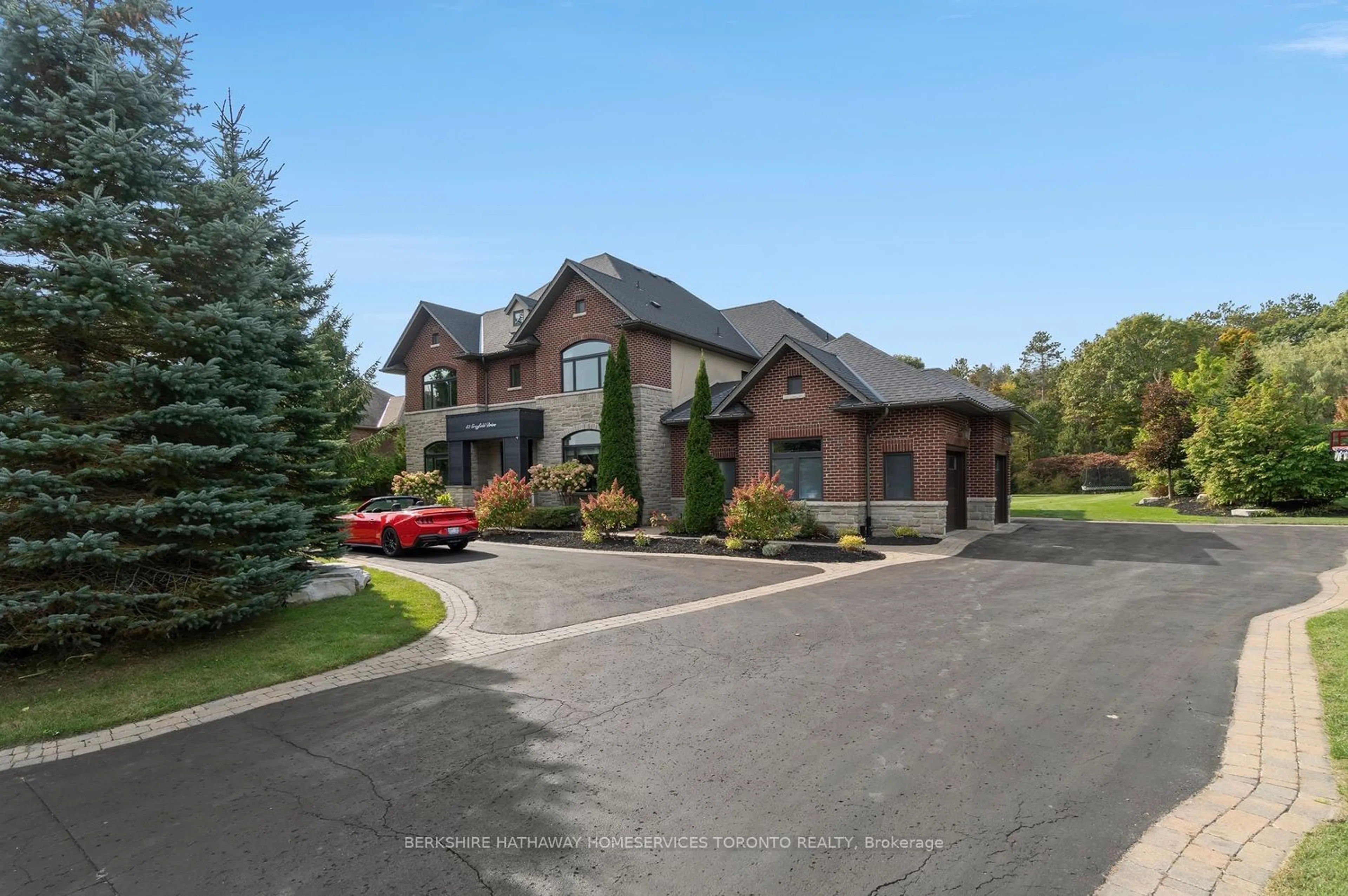 Frontside or backside of a home, the street view for 52 Grayfield Dr, Whitchurch-Stouffville Ontario L4A 0B1