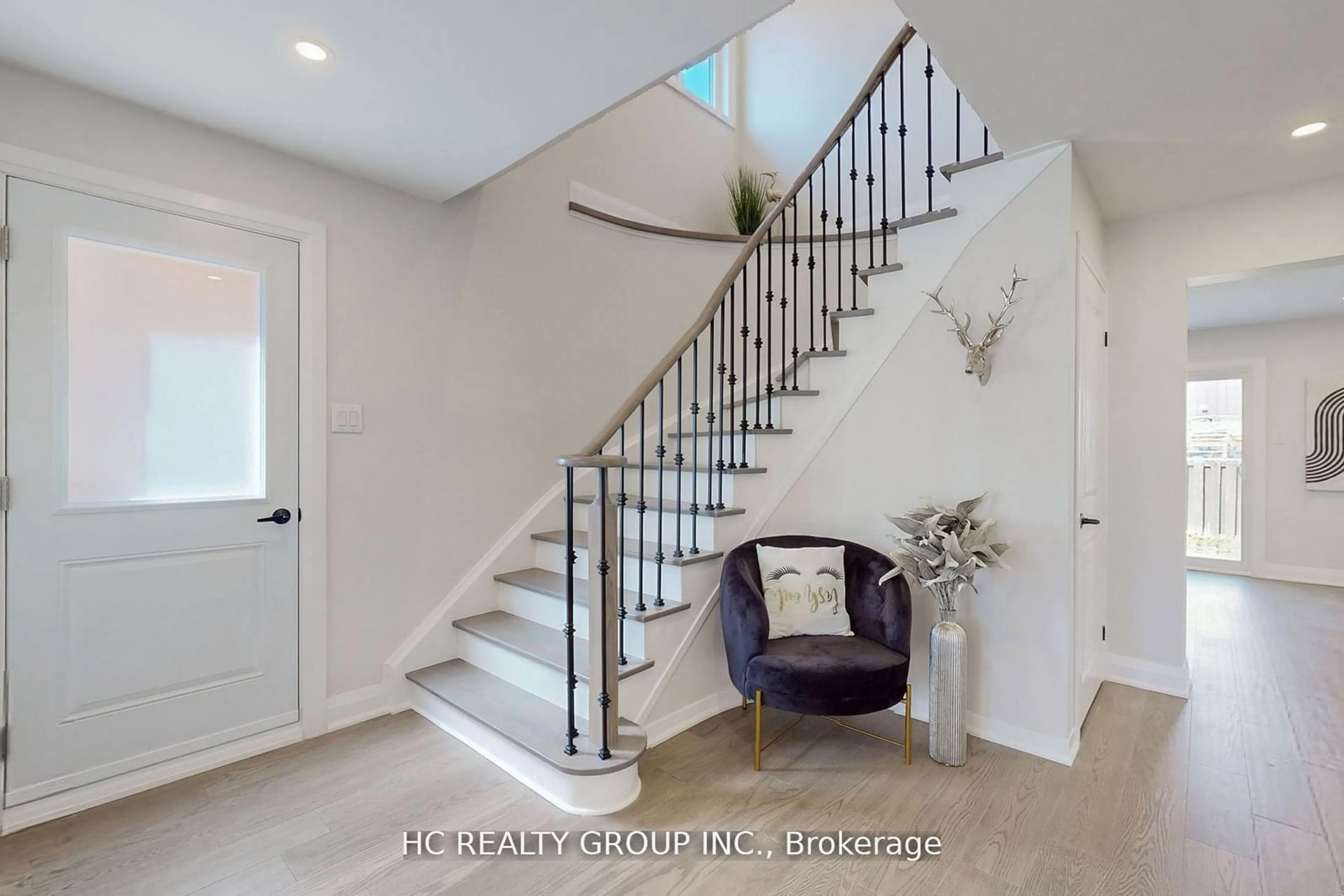 Indoor entryway, carpet floors for 16 Simsbury Crt, Markham Ontario L3R 3G7