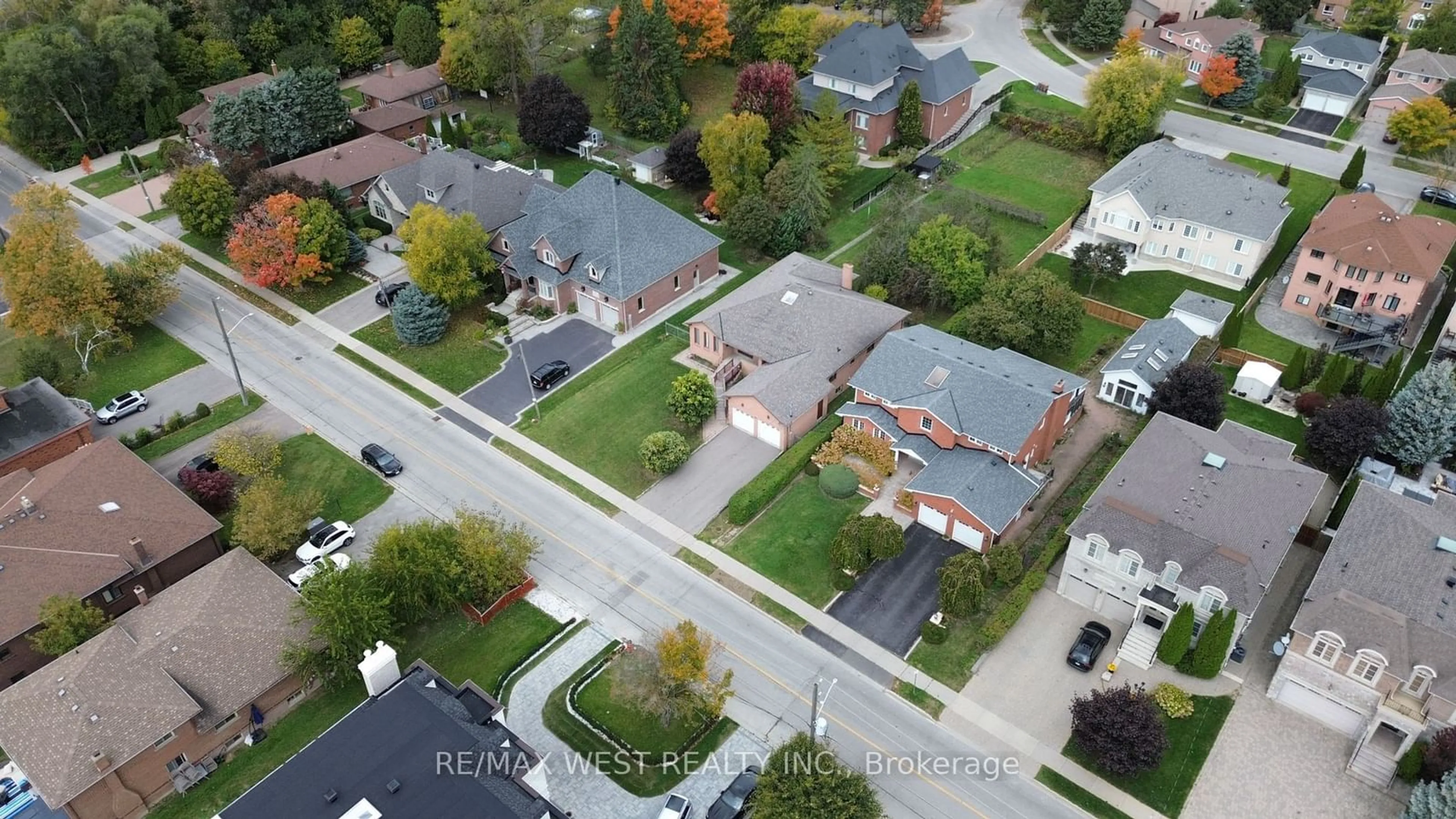 Frontside or backside of a home, the street view for 96 May Ave, Richmond Hill Ontario L4C 3S6