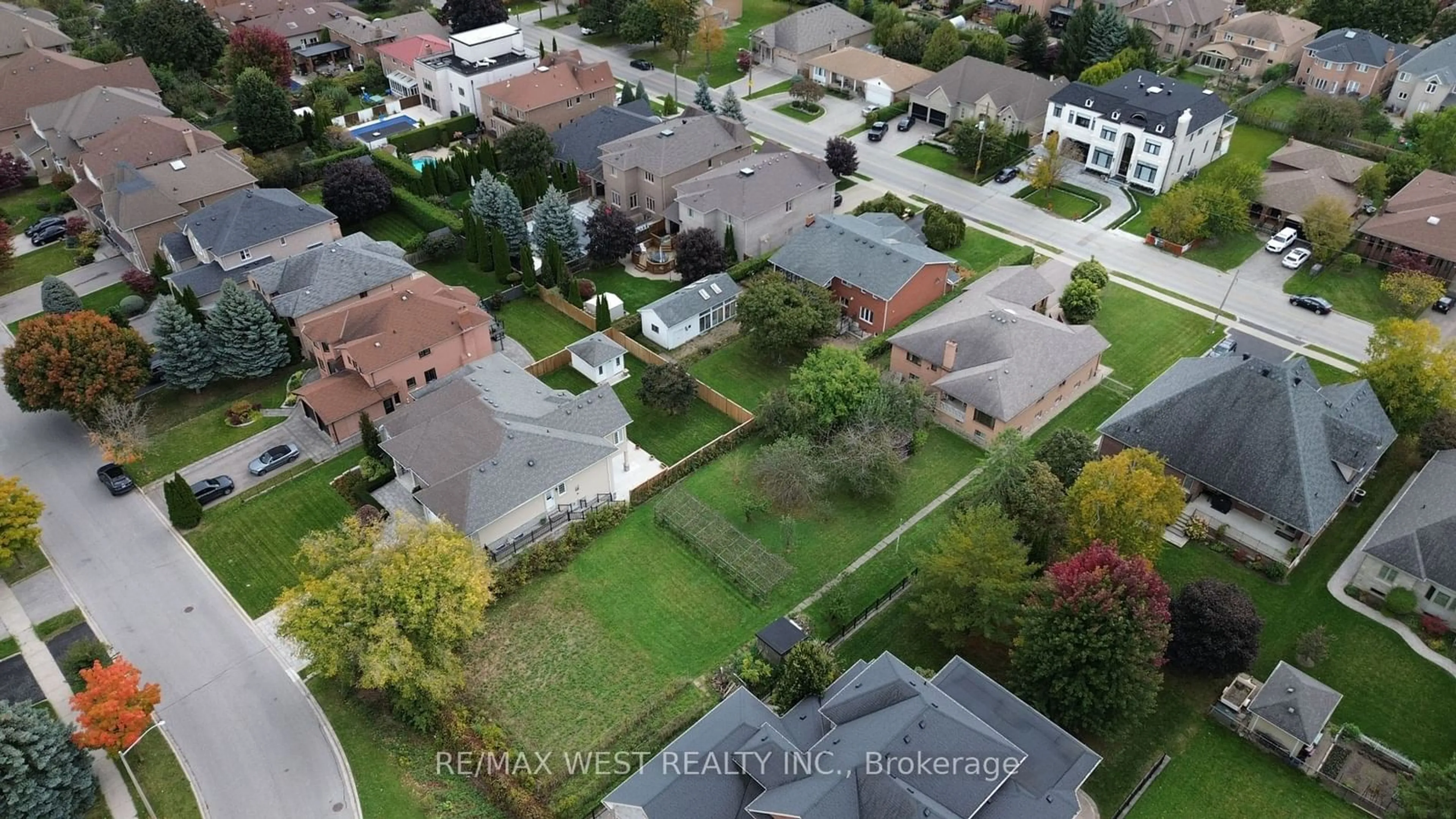 Frontside or backside of a home, the fenced backyard for 96 May Ave, Richmond Hill Ontario L4C 3S6