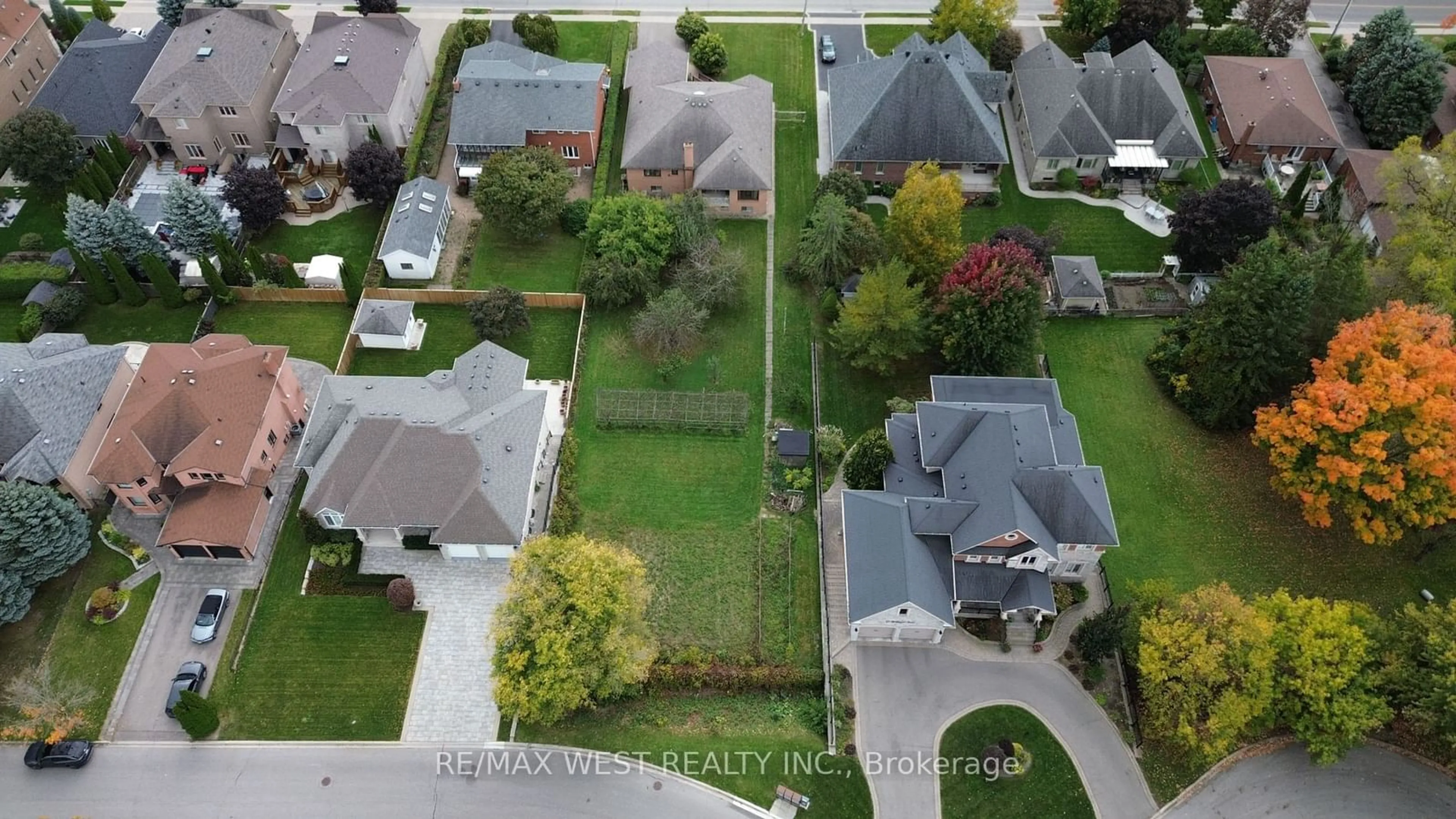 Frontside or backside of a home, the street view for 96 May Ave, Richmond Hill Ontario L4C 3S6