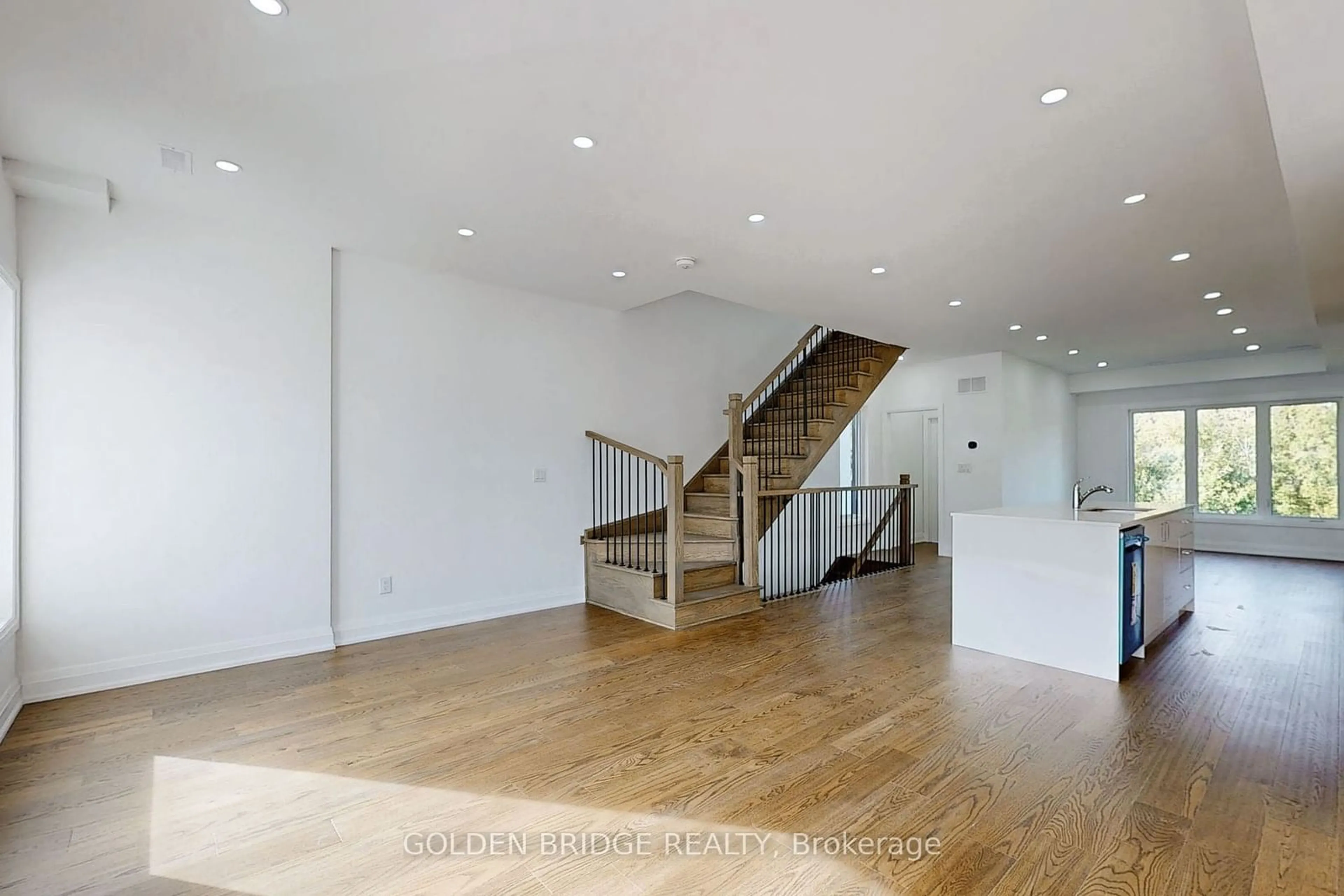 Indoor foyer, wood floors for 18 Persica St, Richmond Hill Ontario L4E 2T3