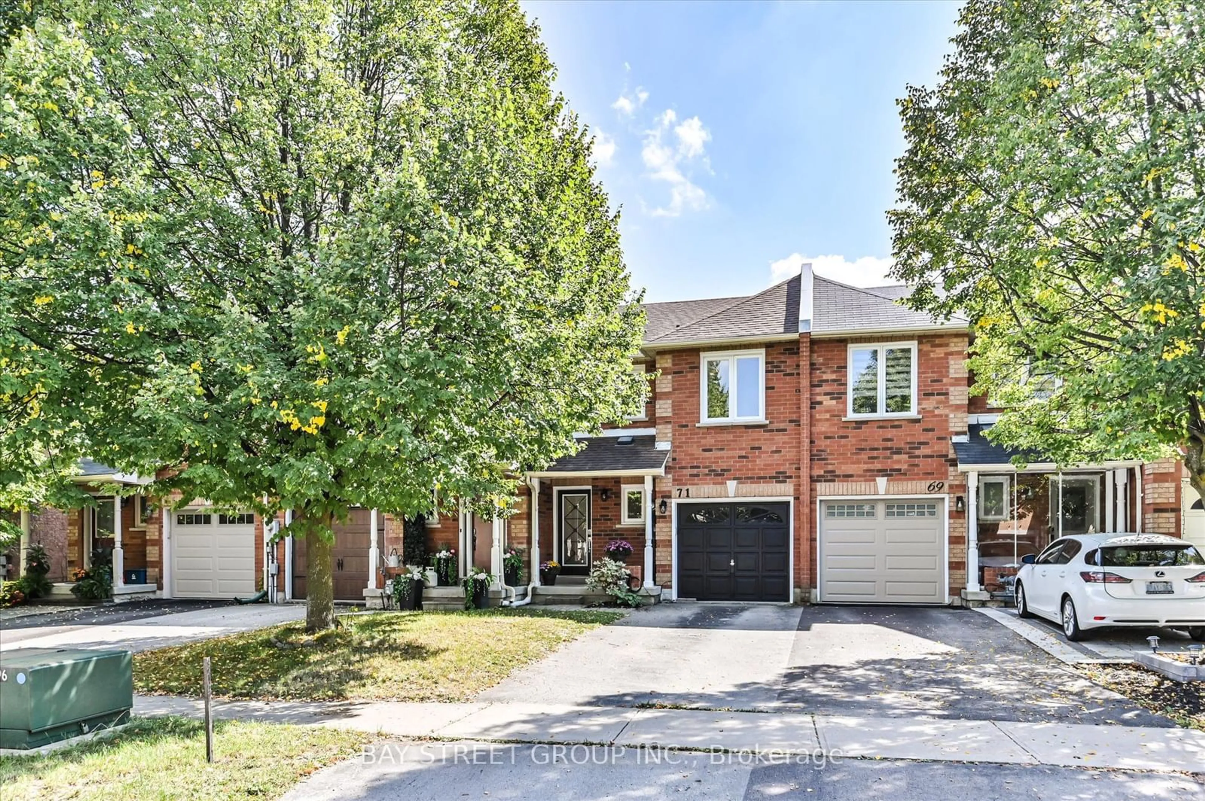 Home with brick exterior material for 71 Silverdart Cres, Richmond Hill Ontario L4E 3T8