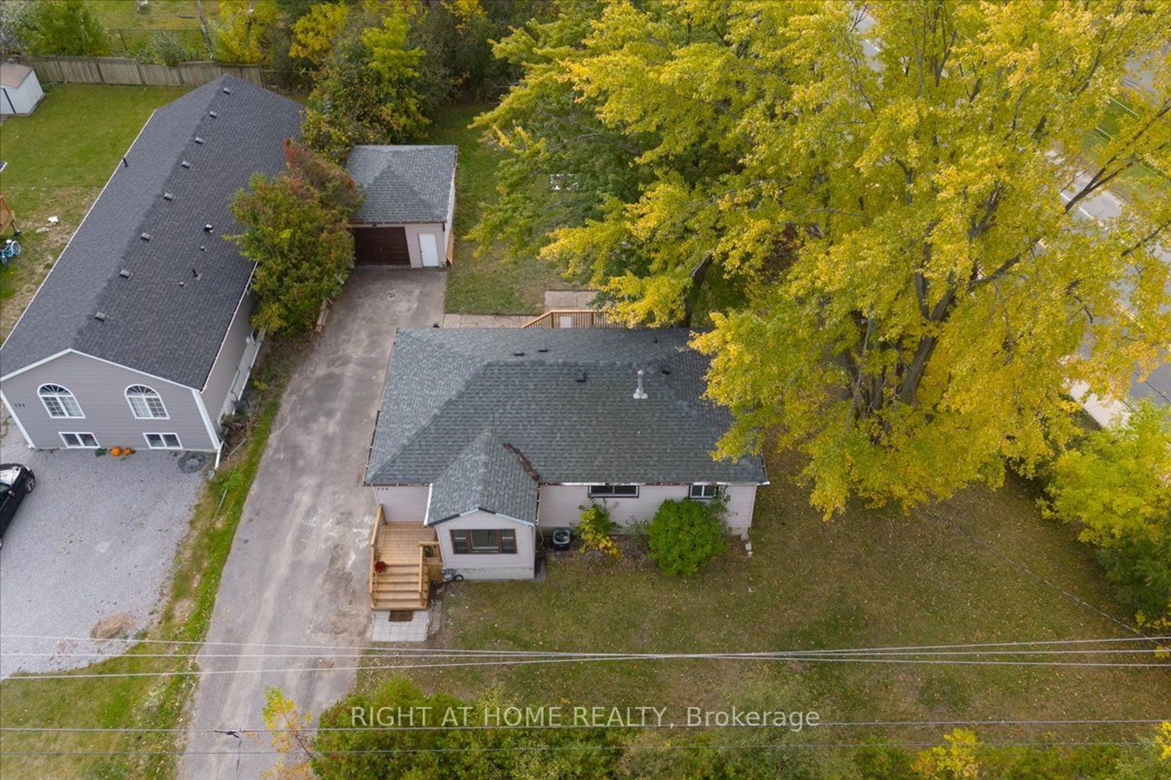 Frontside or backside of a home, the street view for 173 Garden Ave, Georgina Ontario L4P 2L2