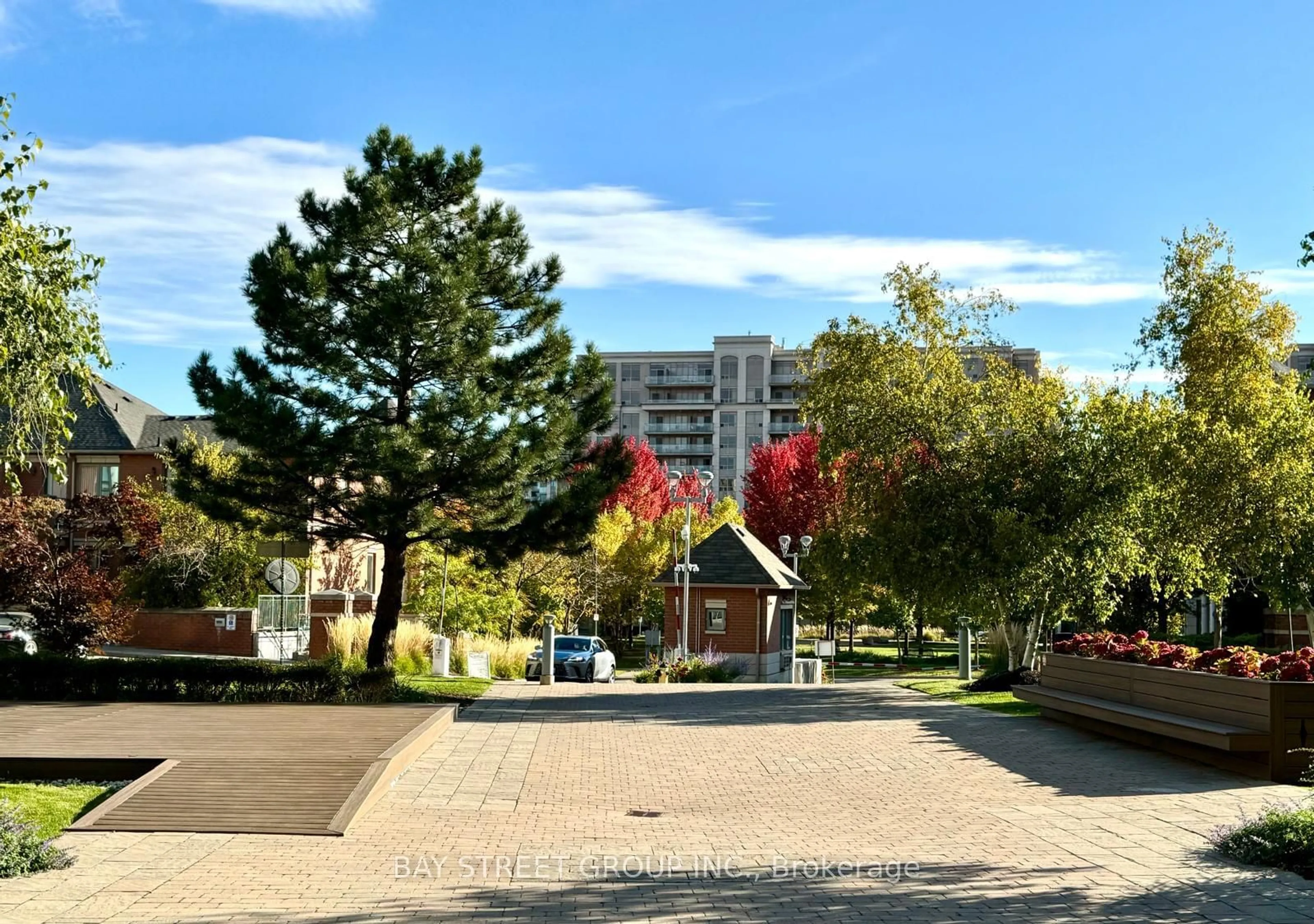 A pic from exterior of the house or condo, the street view for 48 Suncrest Blvd #601, Markham Ontario L3T 7Y5