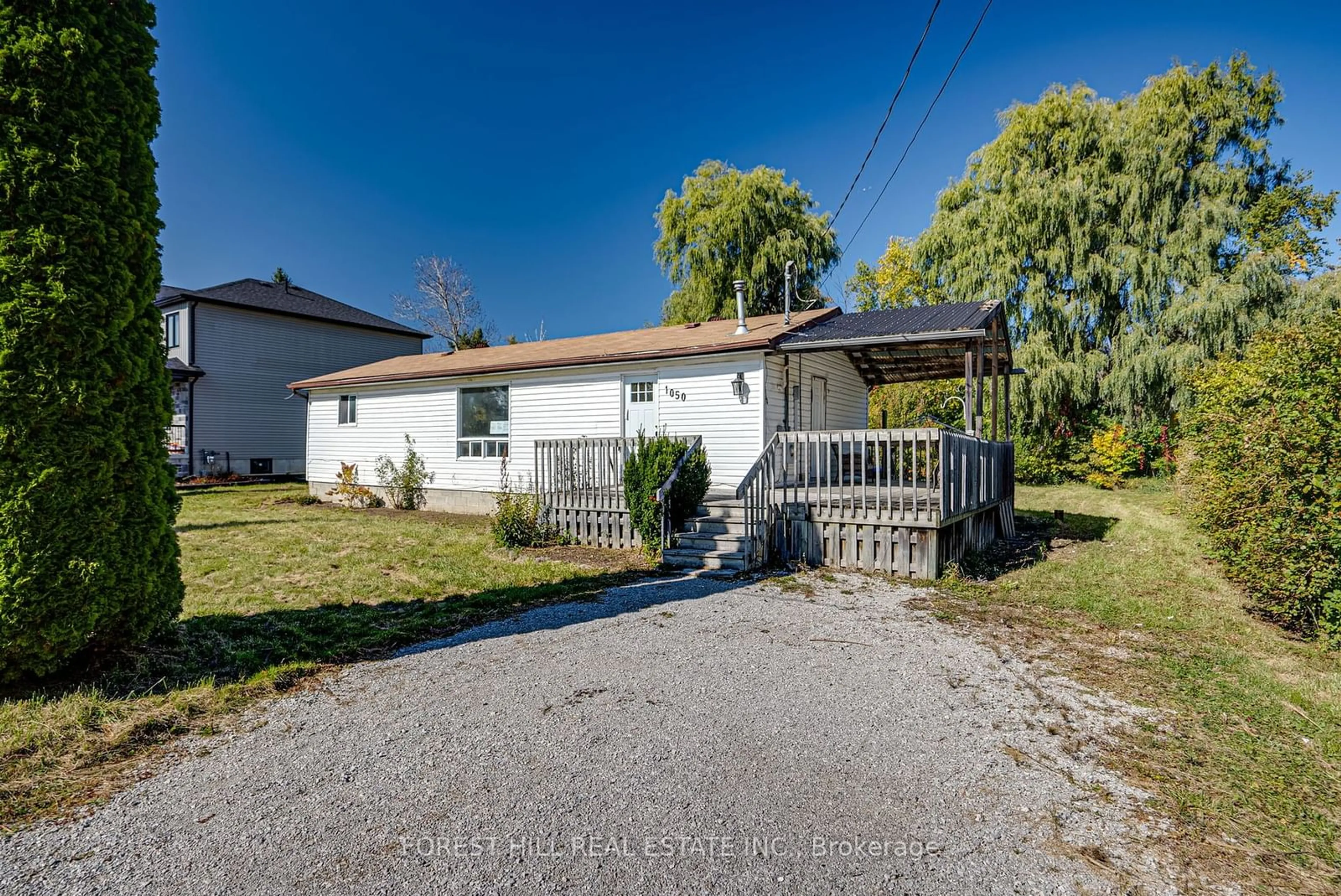 Frontside or backside of a home, cottage for 1050 Balsam Rd, Innisfil Ontario L0L 1C0