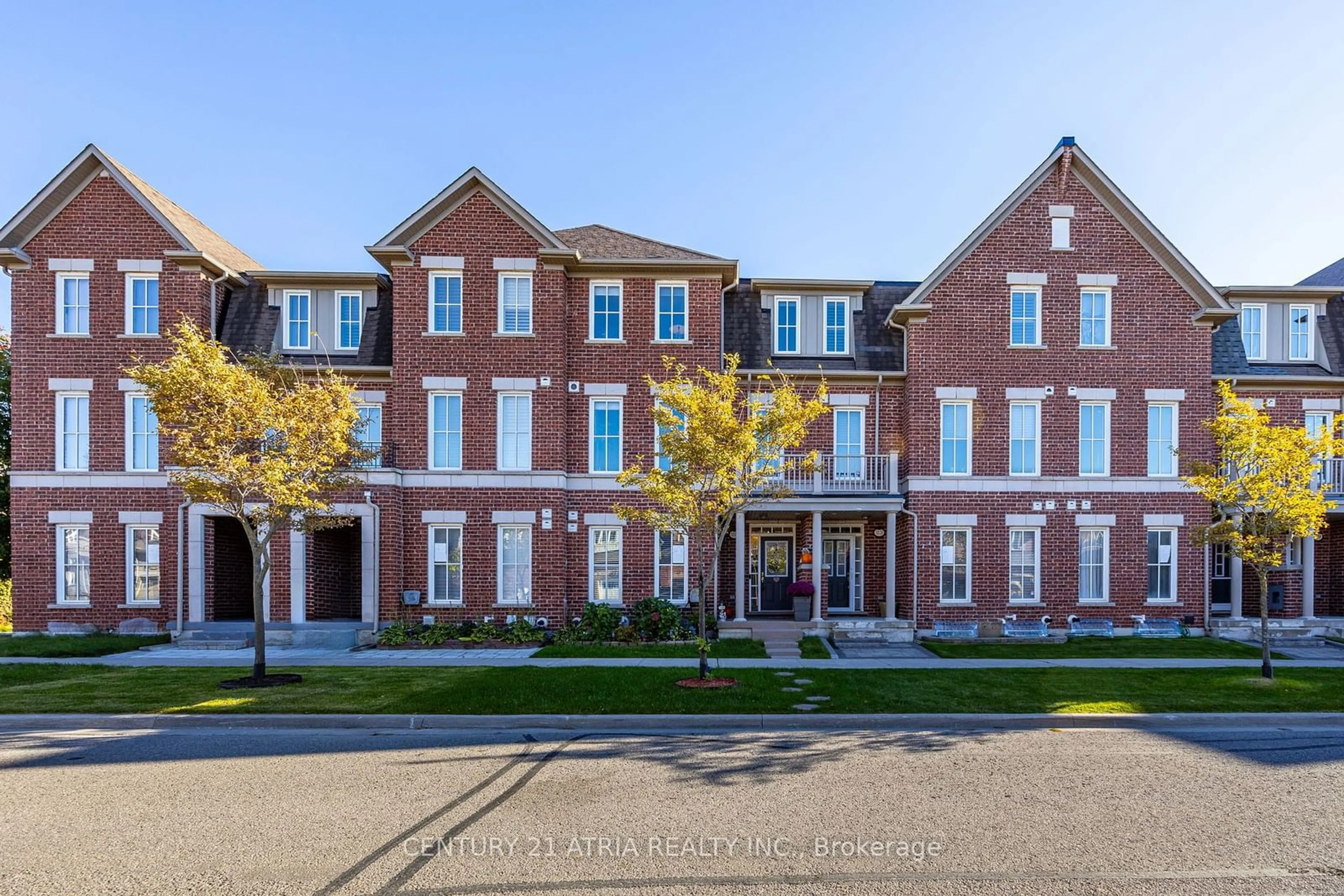 A pic from exterior of the house or condo, the front or back of building for 25 Earnshaw Dr, Markham Ontario L6C 0E4