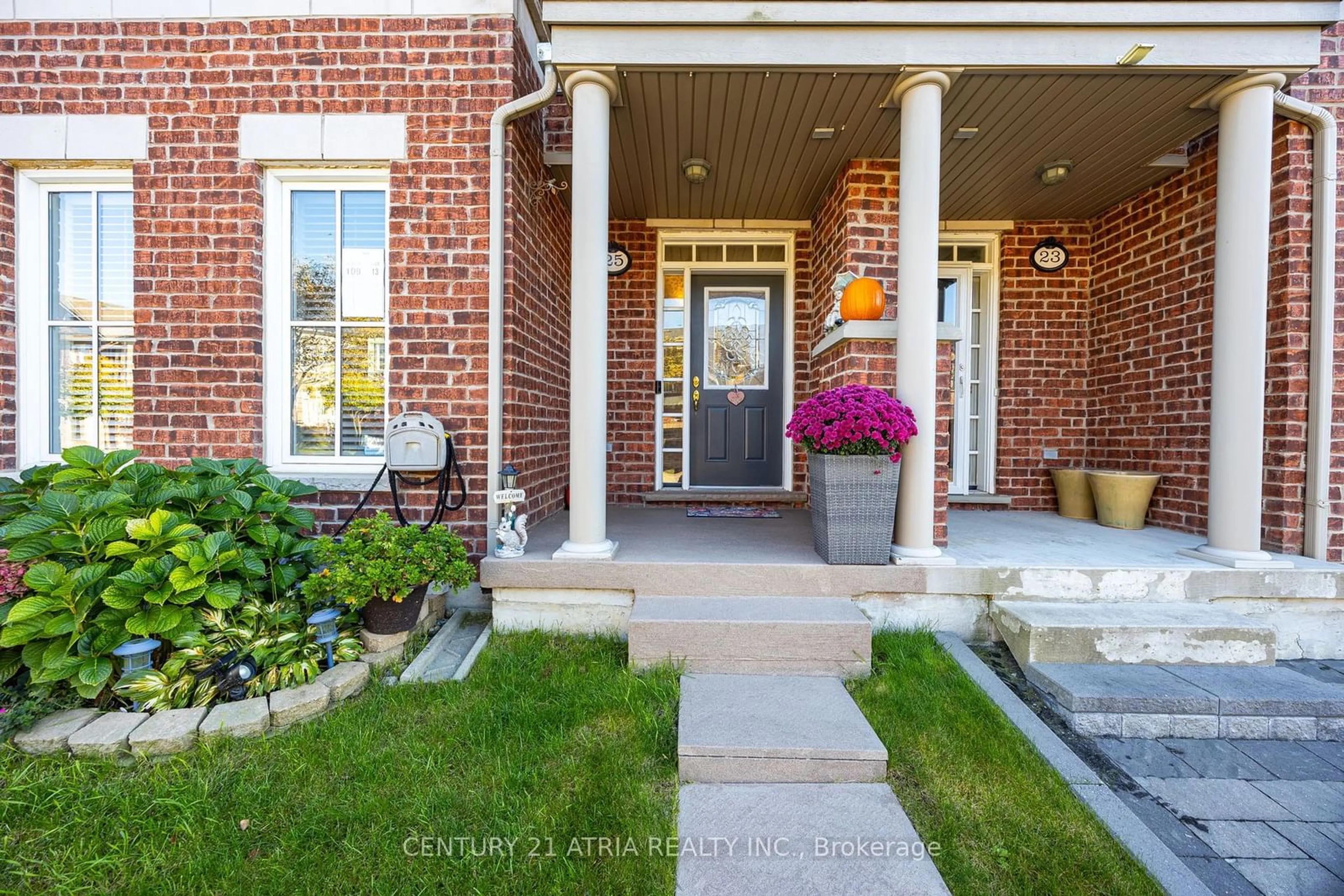 Home with brick exterior material for 25 Earnshaw Dr, Markham Ontario L6C 0E4