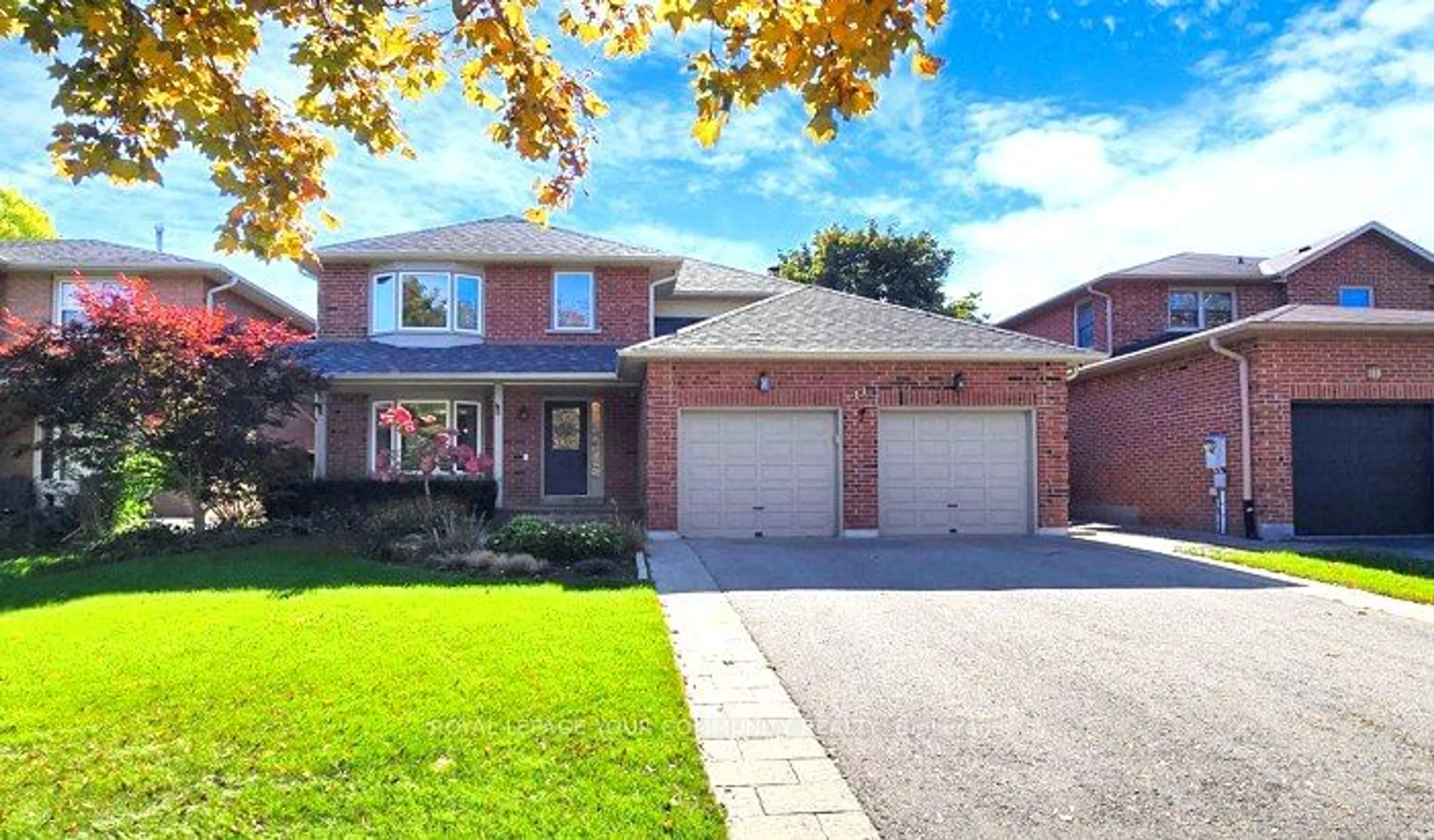 Home with brick exterior material for 11 Harmon Ave, Aurora Ontario L4G 5H2