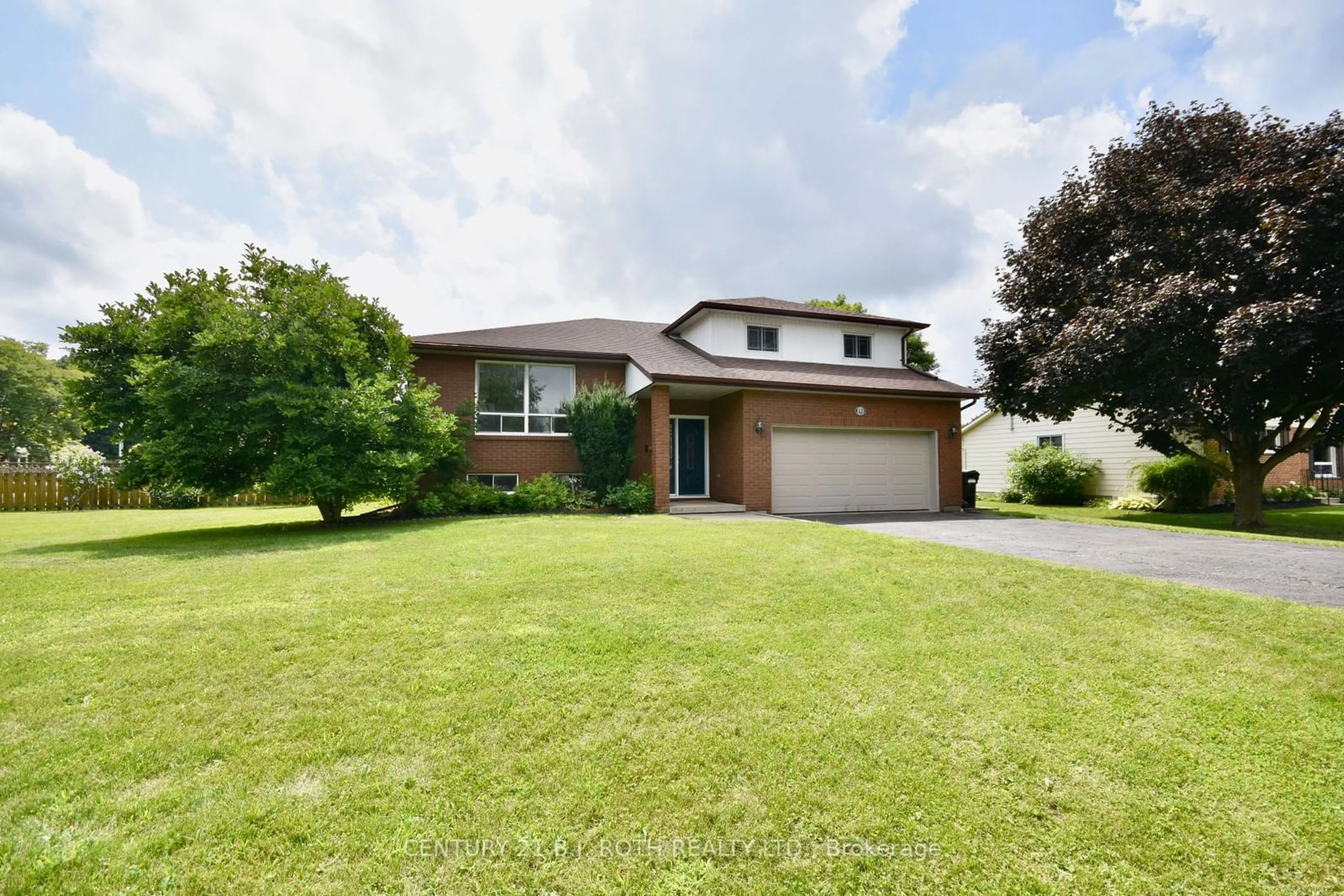 Frontside or backside of a home, cottage for 252 Nelson Cres, Innisfil Ontario L9S 1E7