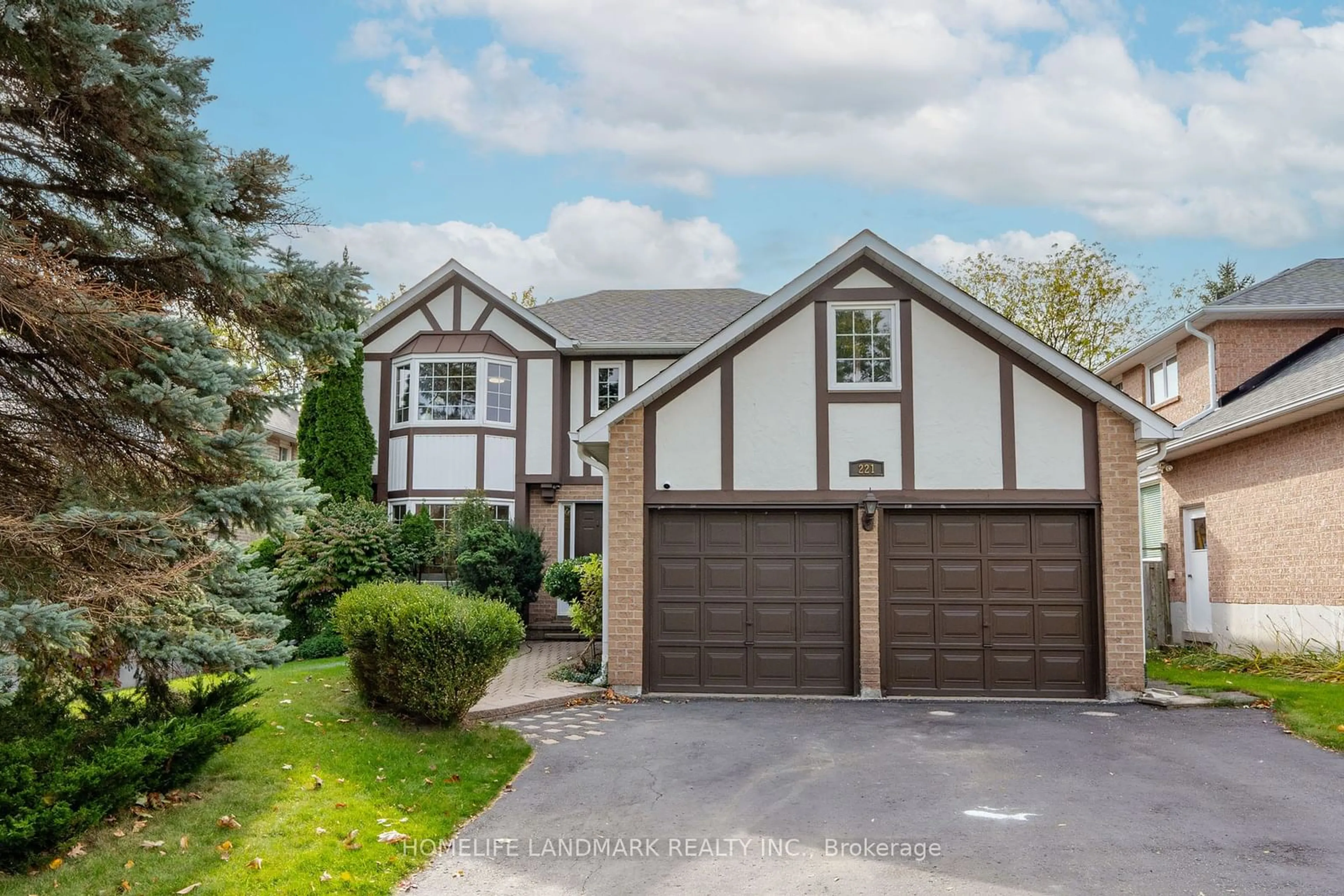 Frontside or backside of a home, cottage for 221 Orchard Heights Blvd, Aurora Ontario L4G 5A5