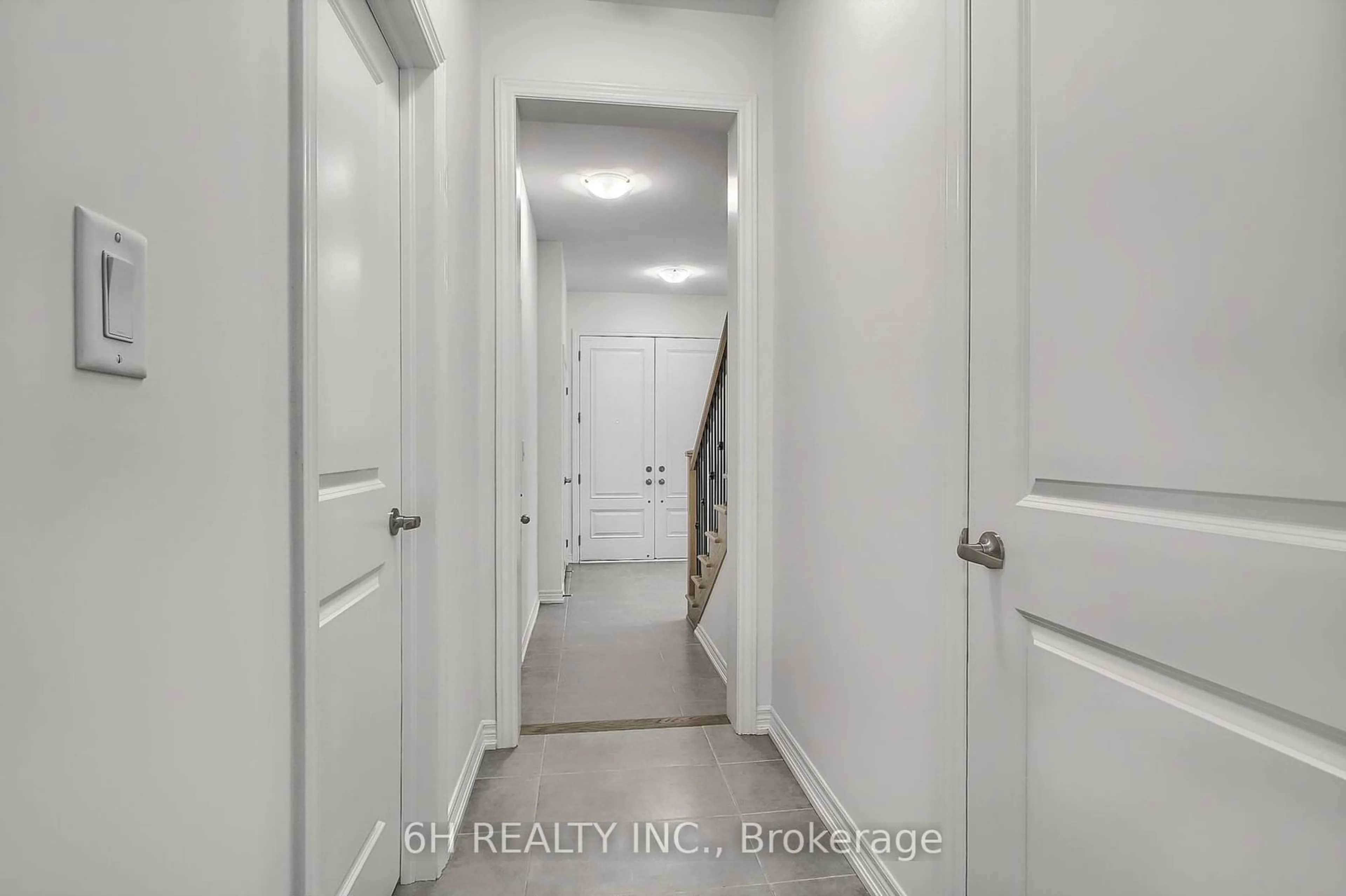 Indoor entryway, not visible floor for 309 Boundary Blvd, Whitchurch-Stouffville Ontario L4A 5E2