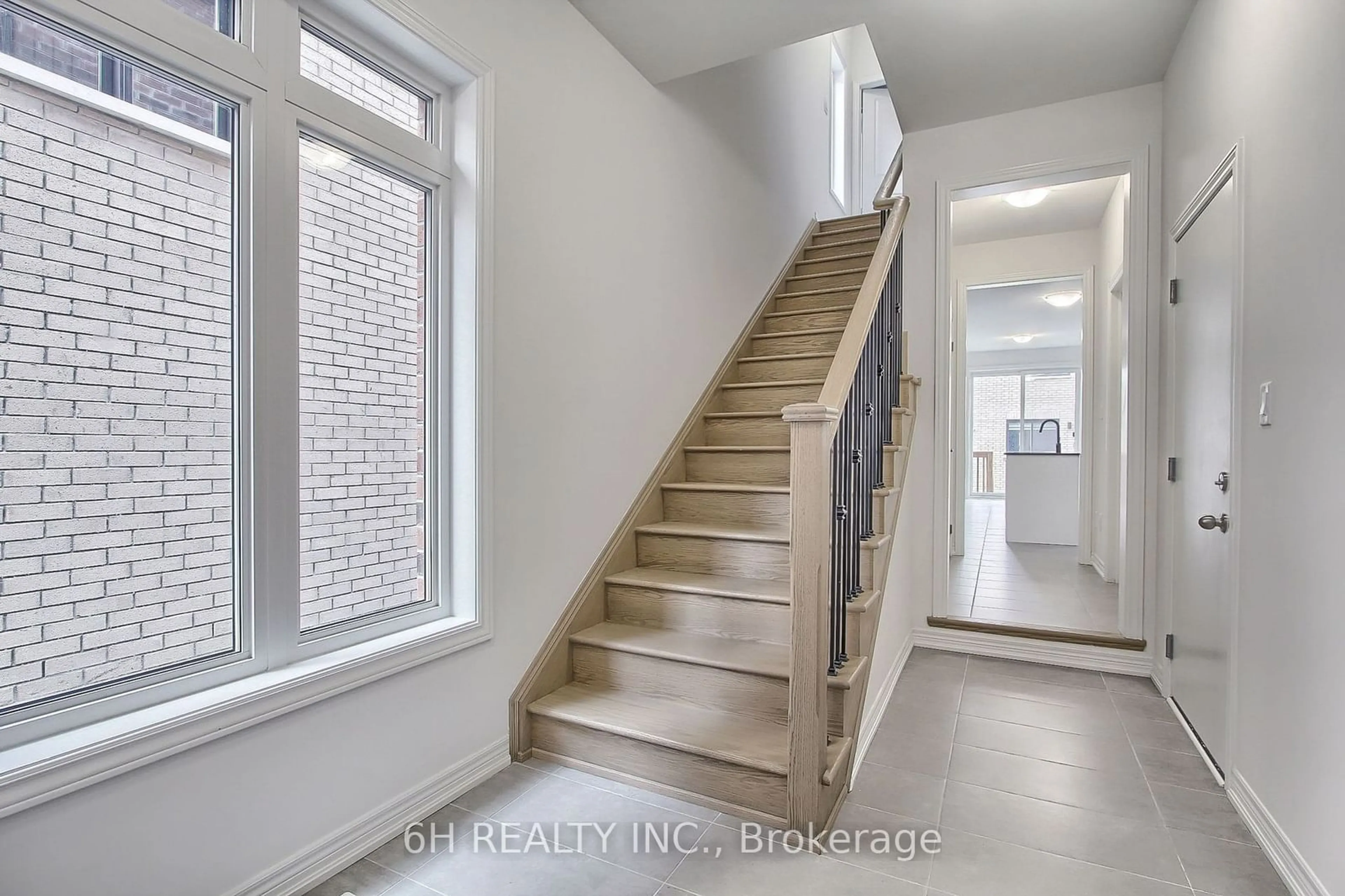 Stairs for 309 Boundary Blvd, Whitchurch-Stouffville Ontario L4A 5E2