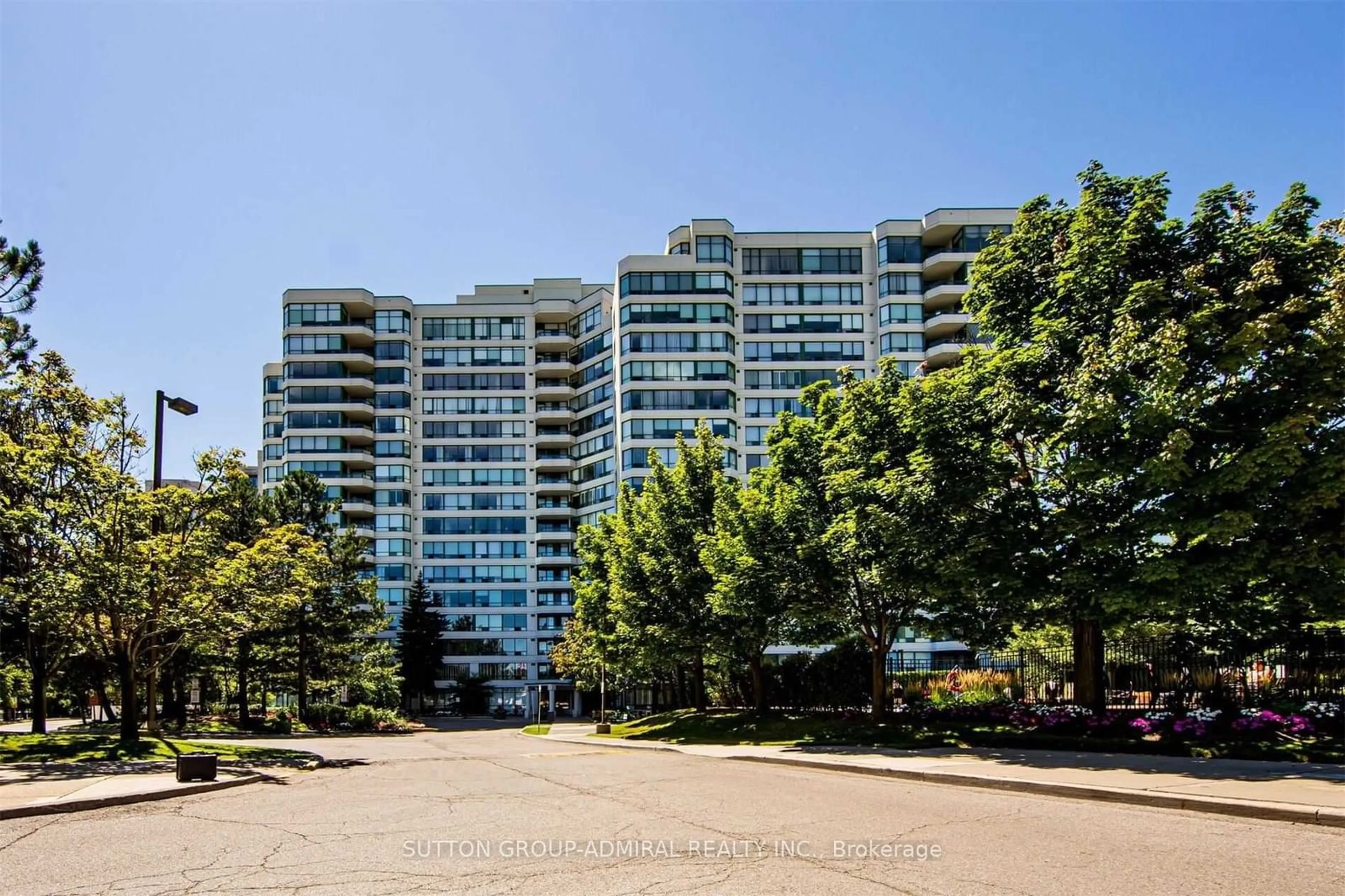 A pic from exterior of the house or condo, the street view for 110 Promenade Circ #301, Vaughan Ontario L4J 7W8