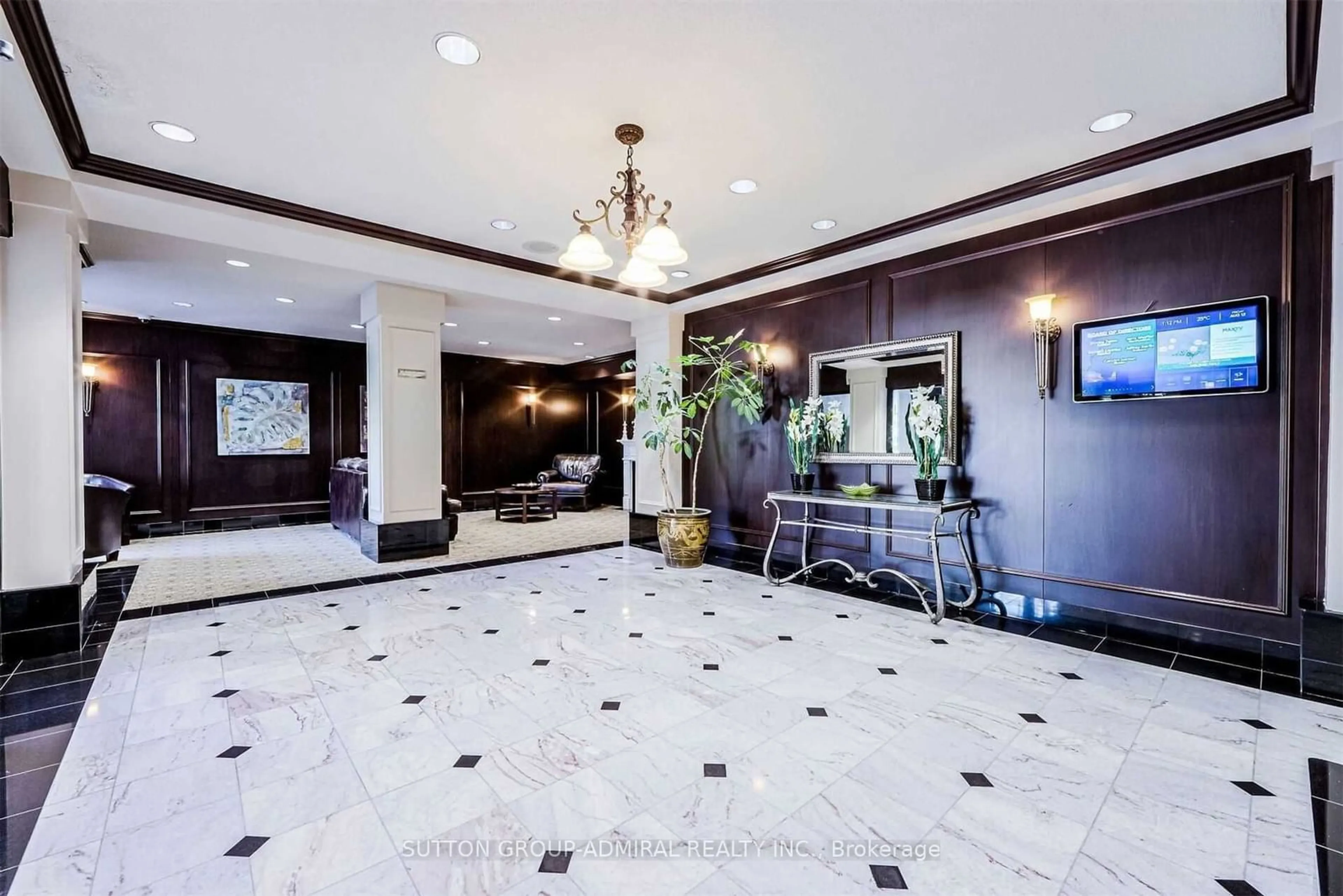 Indoor lobby, ceramic floors for 110 Promenade Circ #301, Vaughan Ontario L4J 7W8