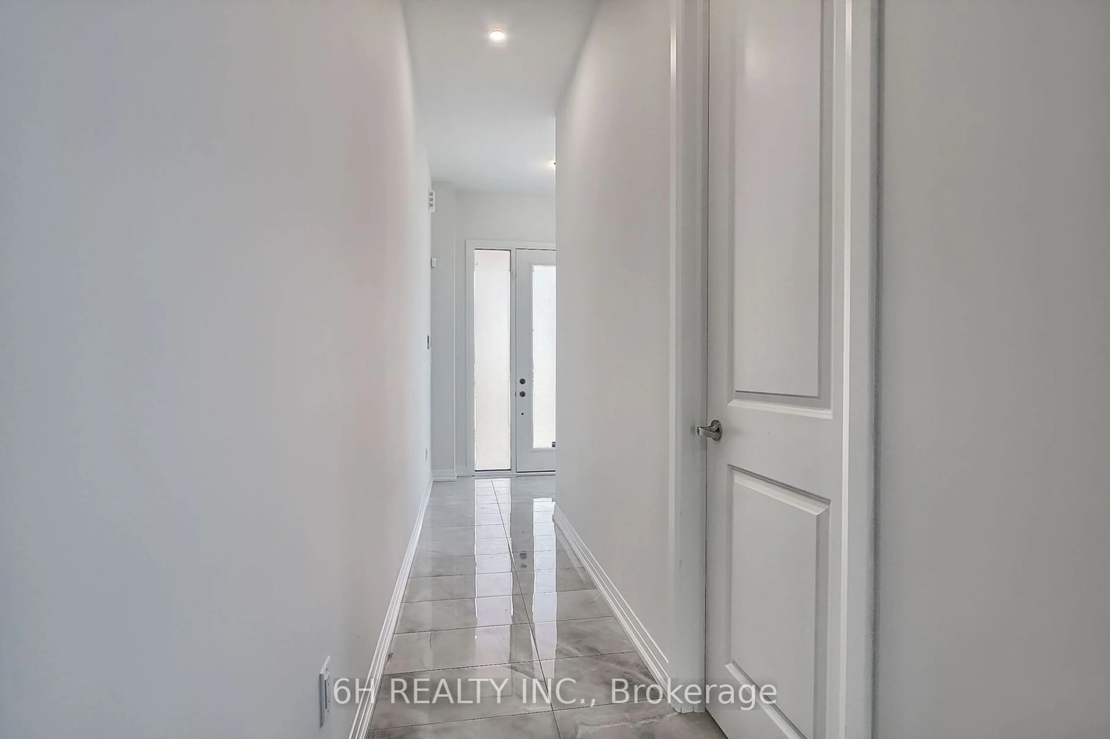 Indoor entryway, wood floors for 43 Kesterfarm Pl, Whitchurch-Stouffville Ontario L4A 0S1