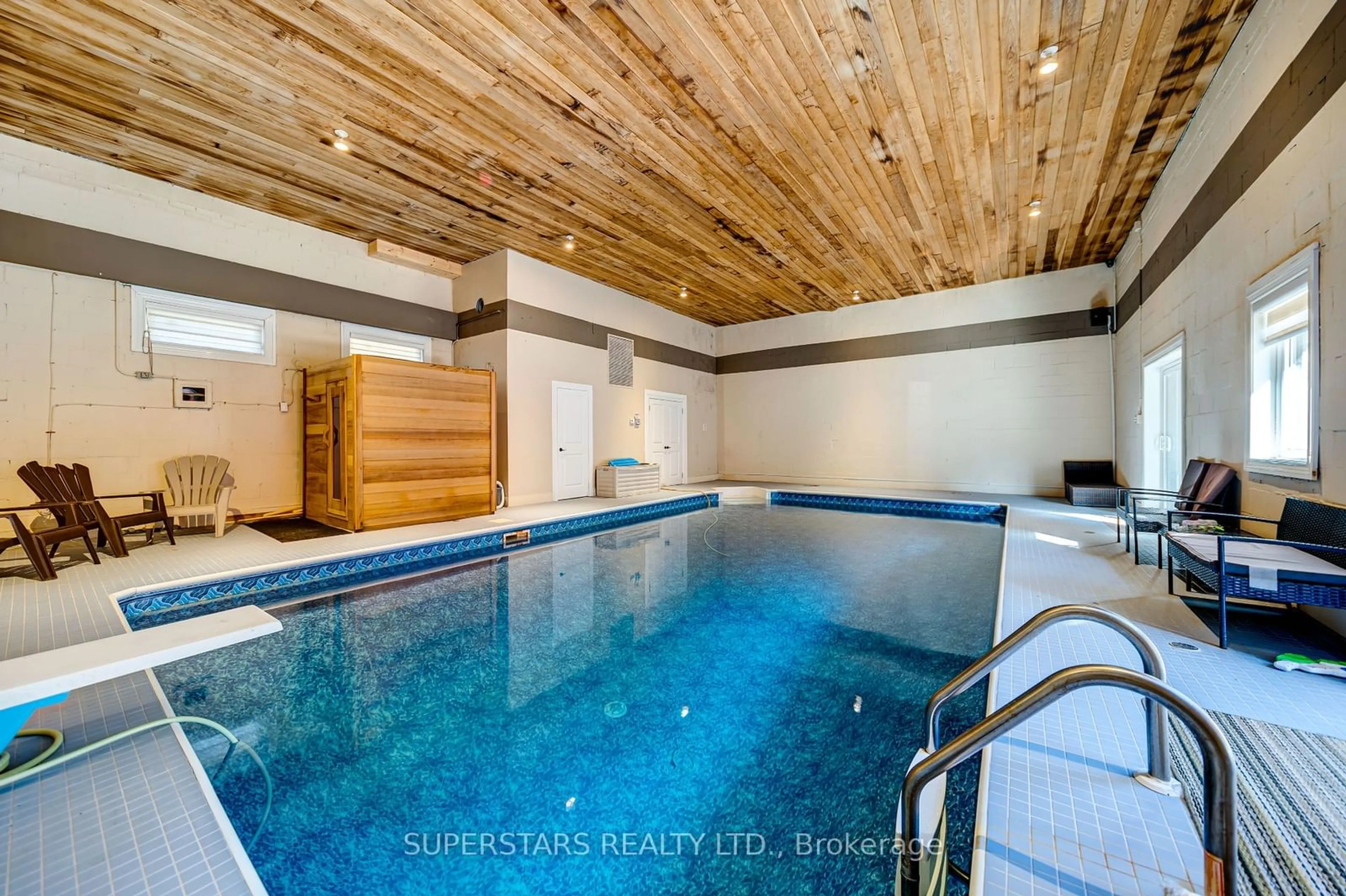 Indoor or outdoor pool for 7512 ninth Line, Markham Ontario L6B 1A8