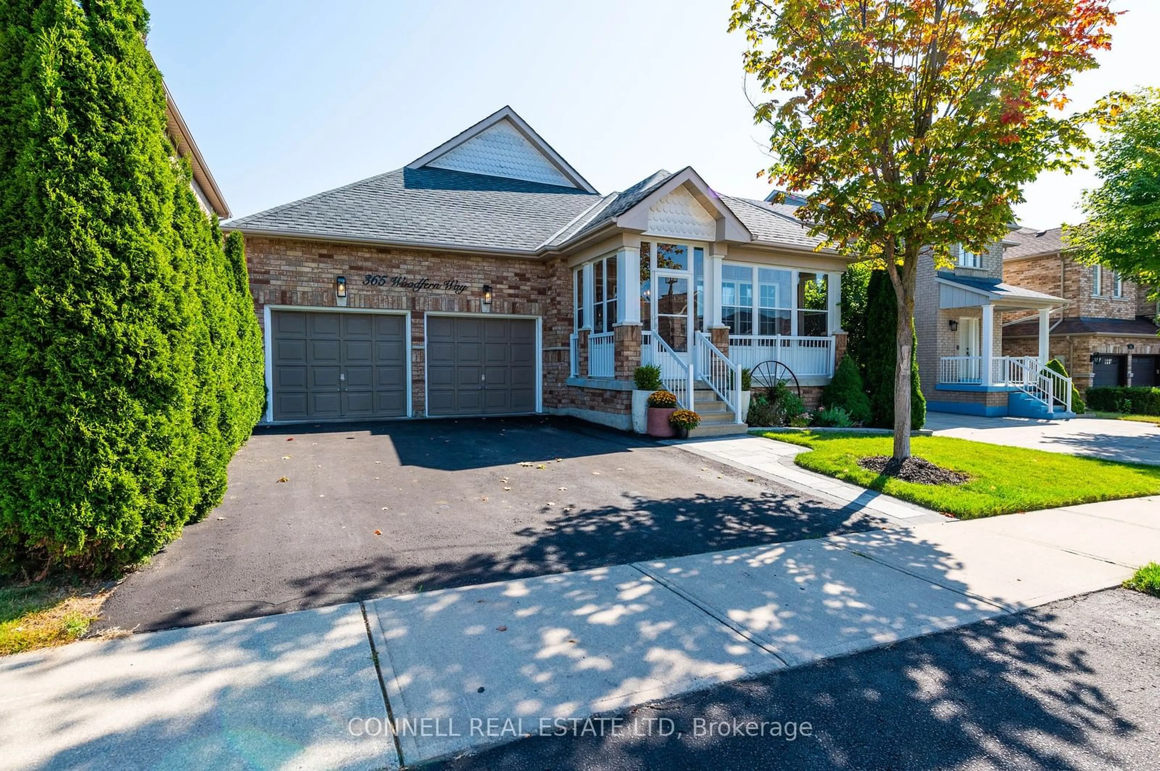 Frontside or backside of a home, the street view for 365 Woodfern Way, Newmarket Ontario L3X 2X1