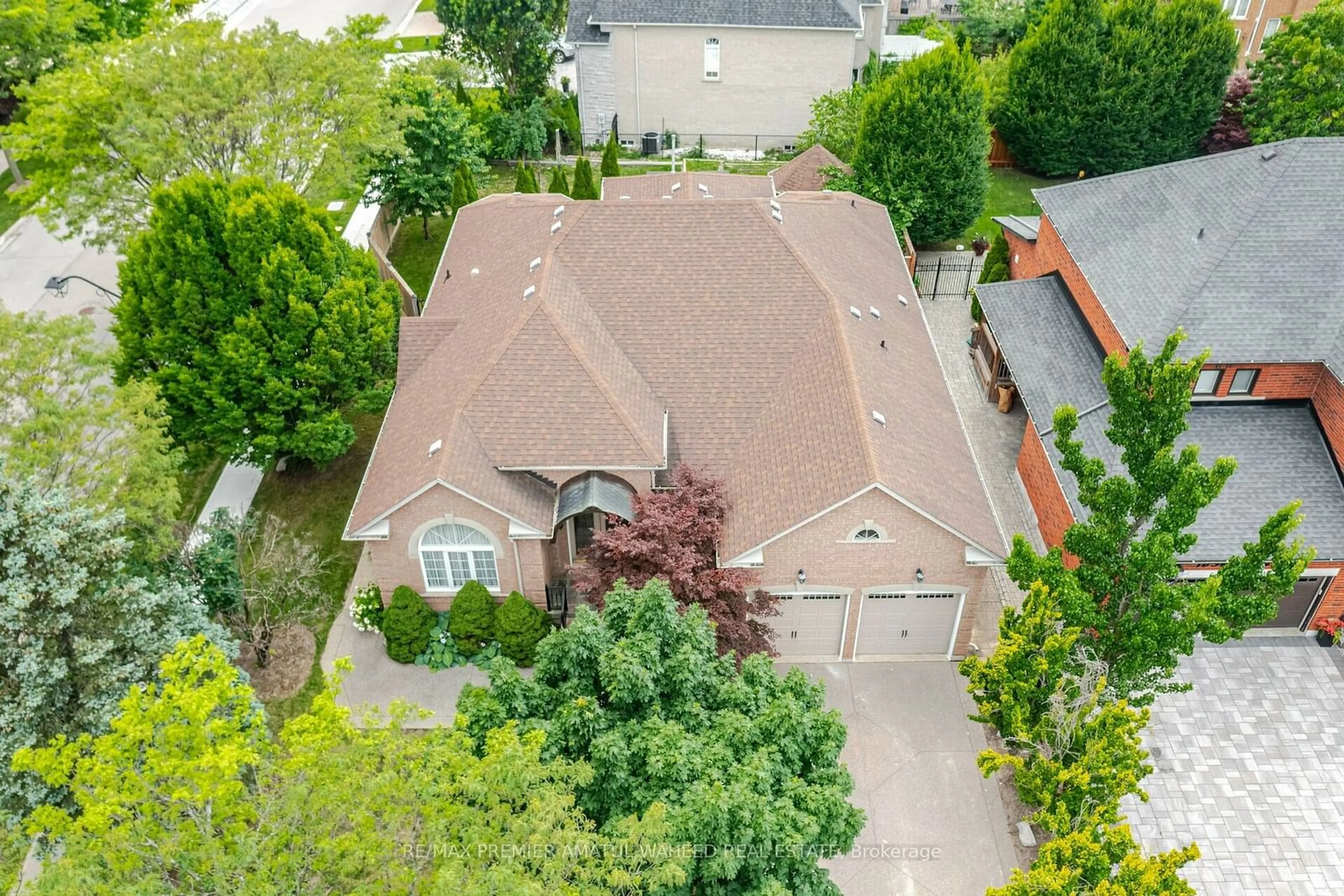 Frontside or backside of a home, the street view for 2 Polo Cres, Vaughan Ontario L4L 8W6