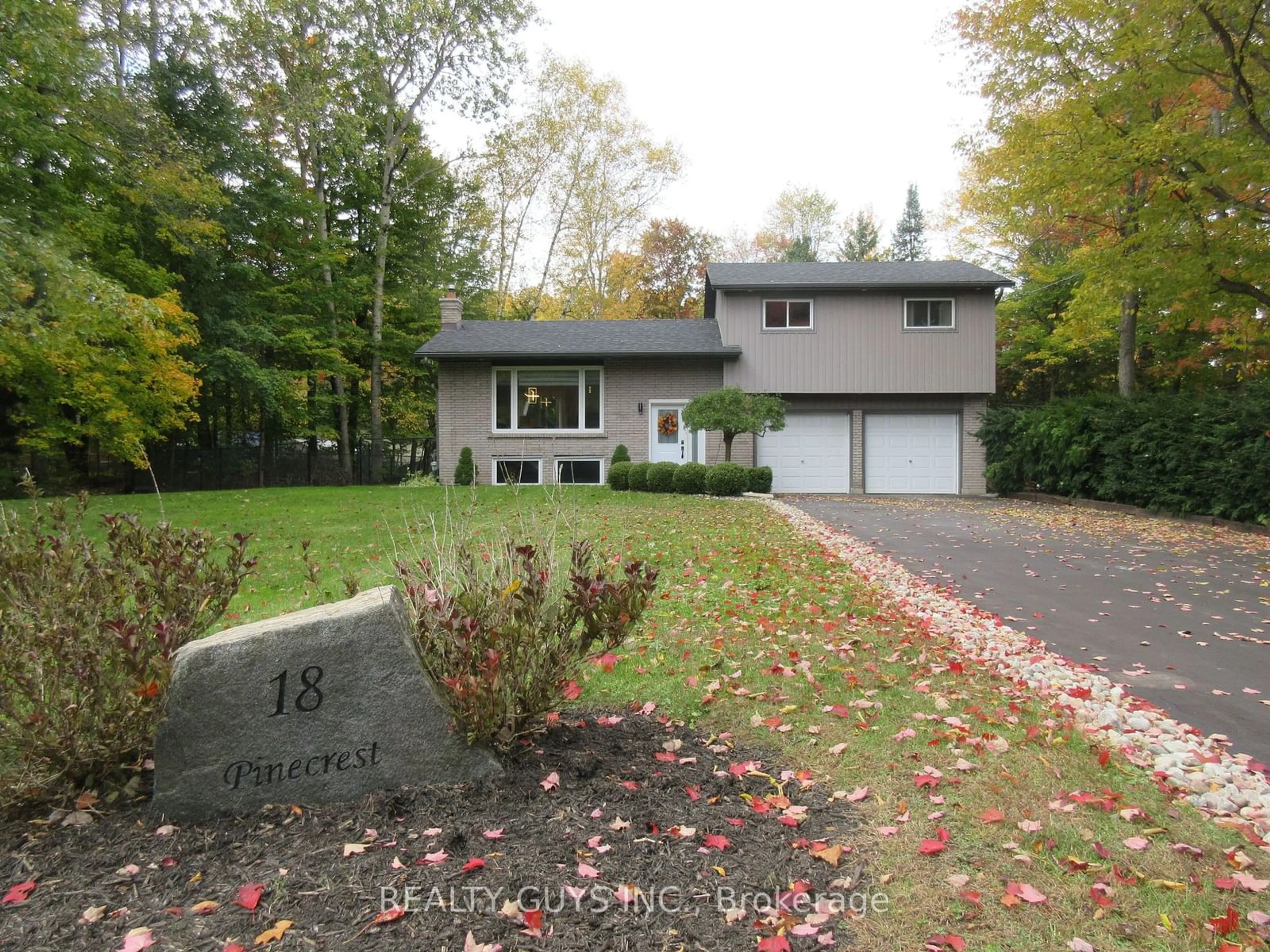 Frontside or backside of a home, cottage for 18 Pinecrest Rd, Georgina Ontario L0E 1N0