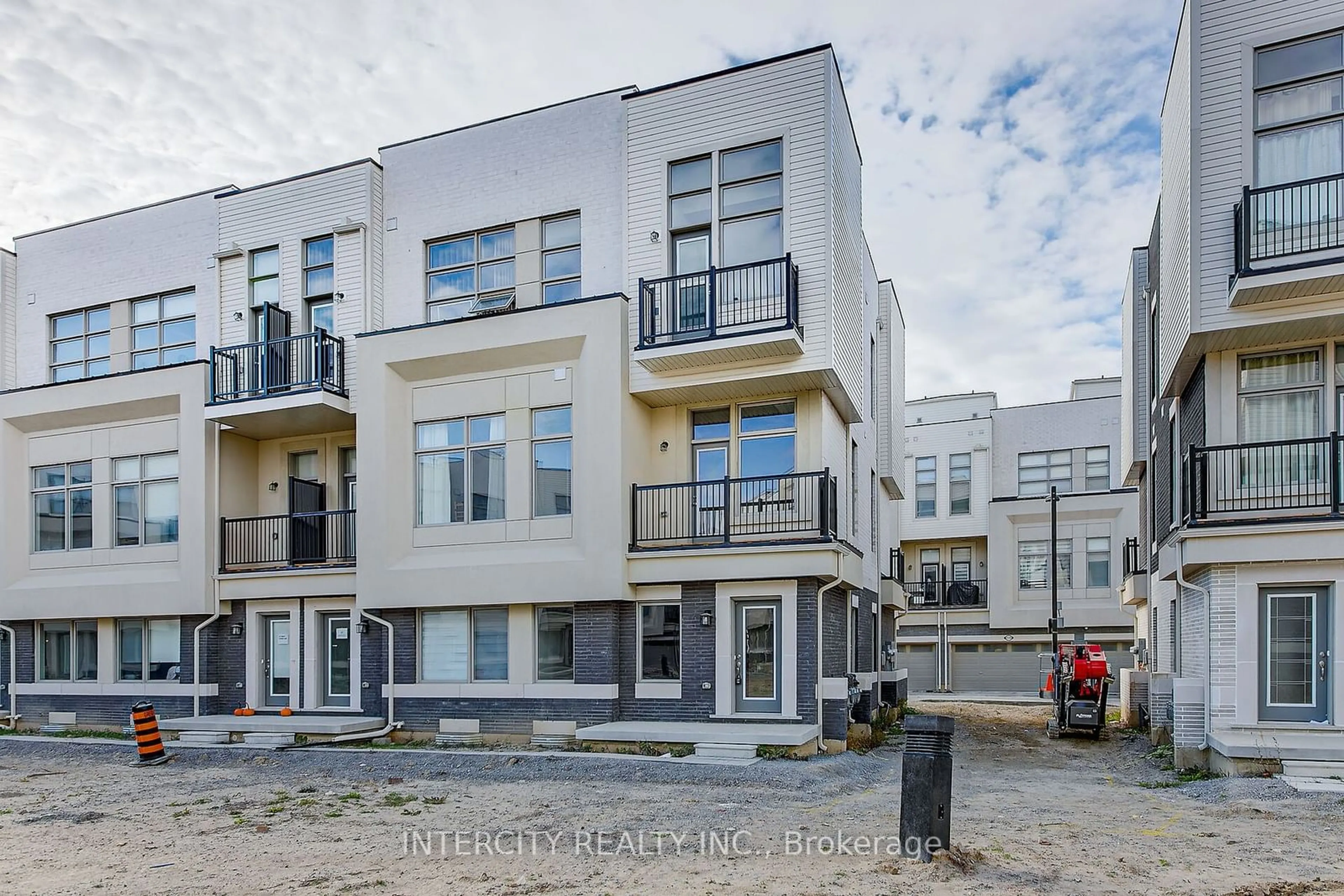 A pic from exterior of the house or condo, the street view for 29 Albert Firman Lane, Markham Ontario L6C 3B5