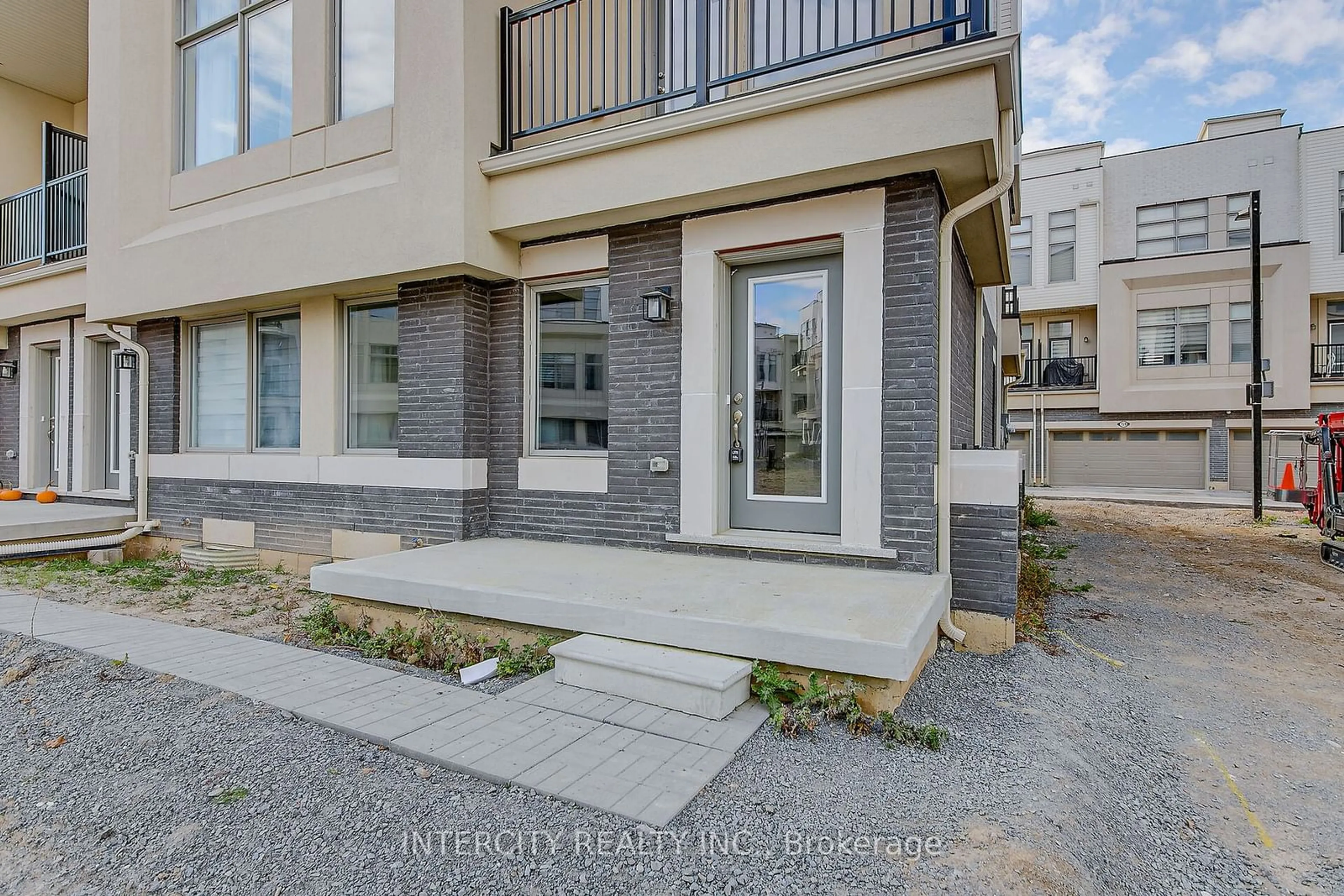 A pic from exterior of the house or condo, the street view for 29 Albert Firman Lane, Markham Ontario L6C 3B5