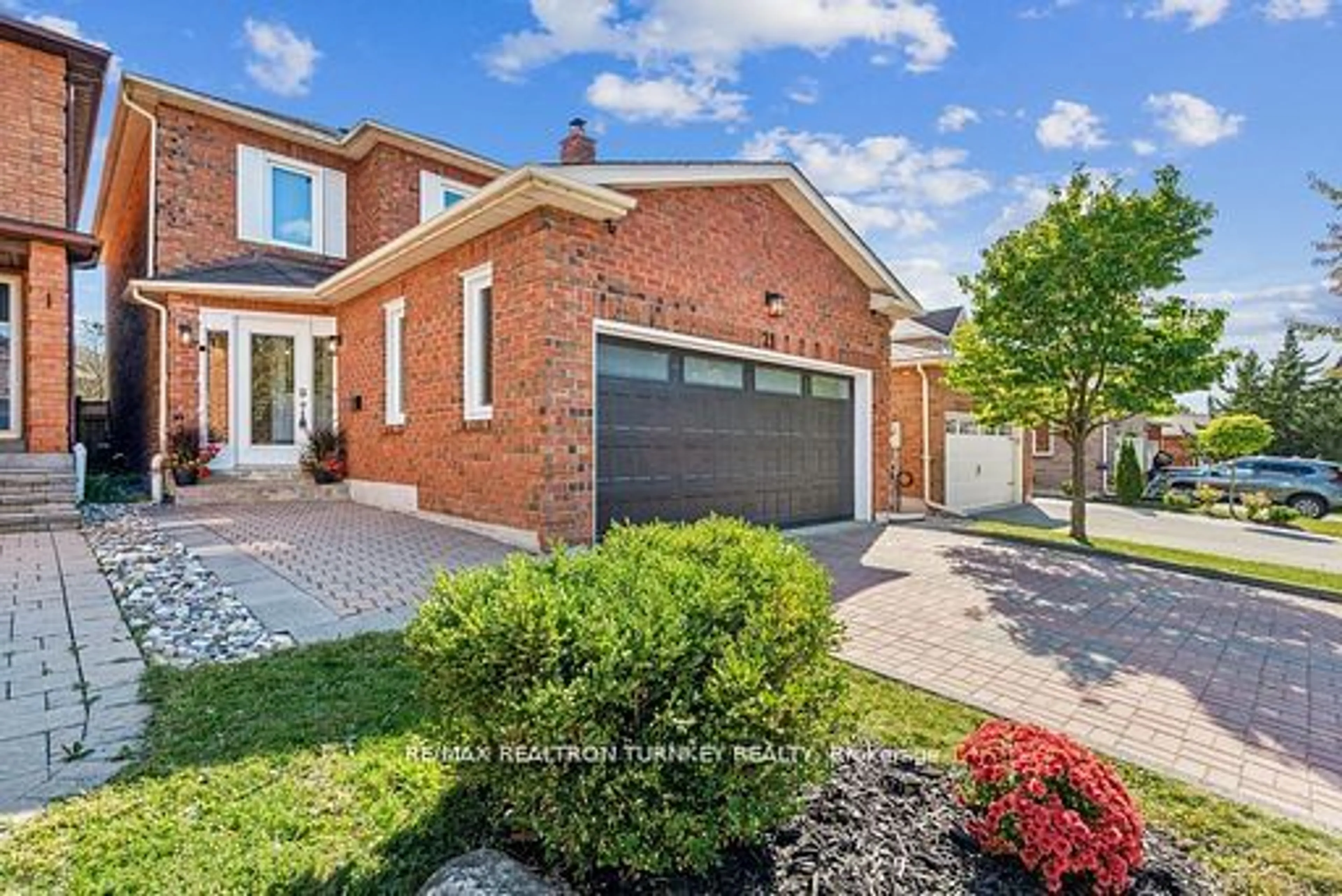 Home with brick exterior material for 21 Sunbird Blvd, Georgina Ontario L4P 3R9