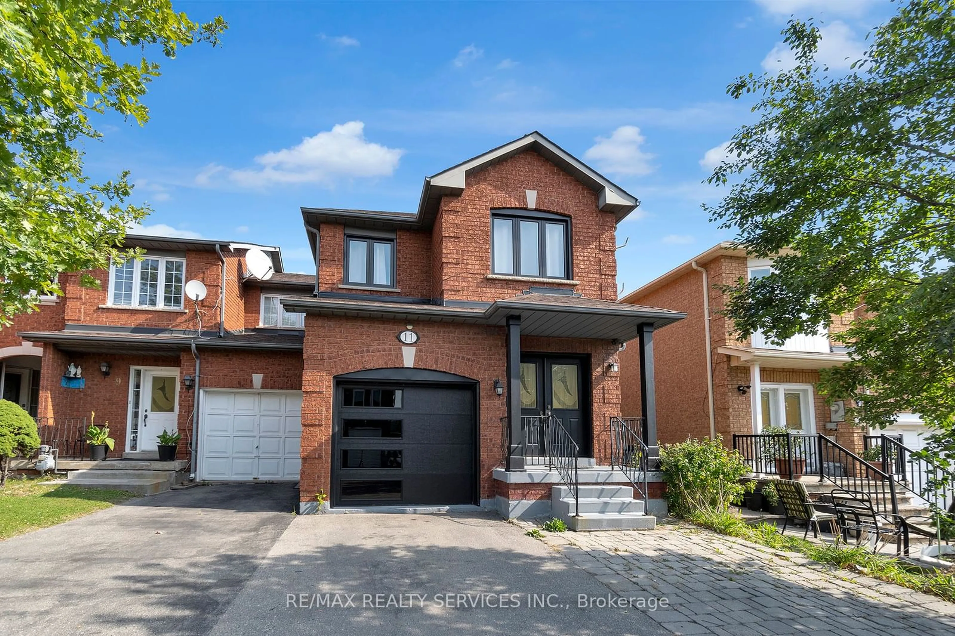 Home with brick exterior material for 11 Wedgewood Pl, Vaughan Ontario L4K 4X7