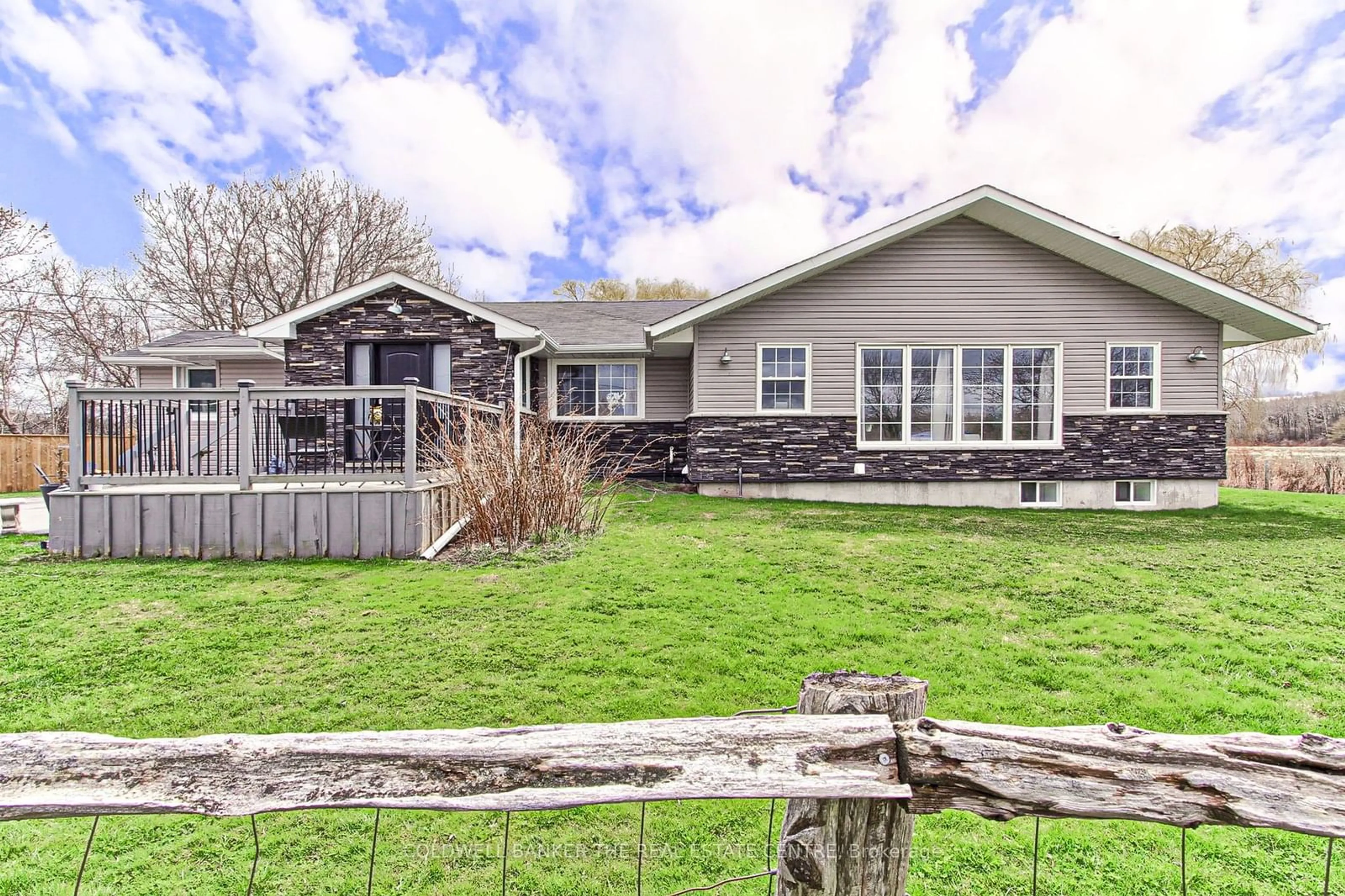 Frontside or backside of a home, the fenced backyard for 1109 Ravenshoe Rd, East Gwillimbury Ontario L9P 1R2