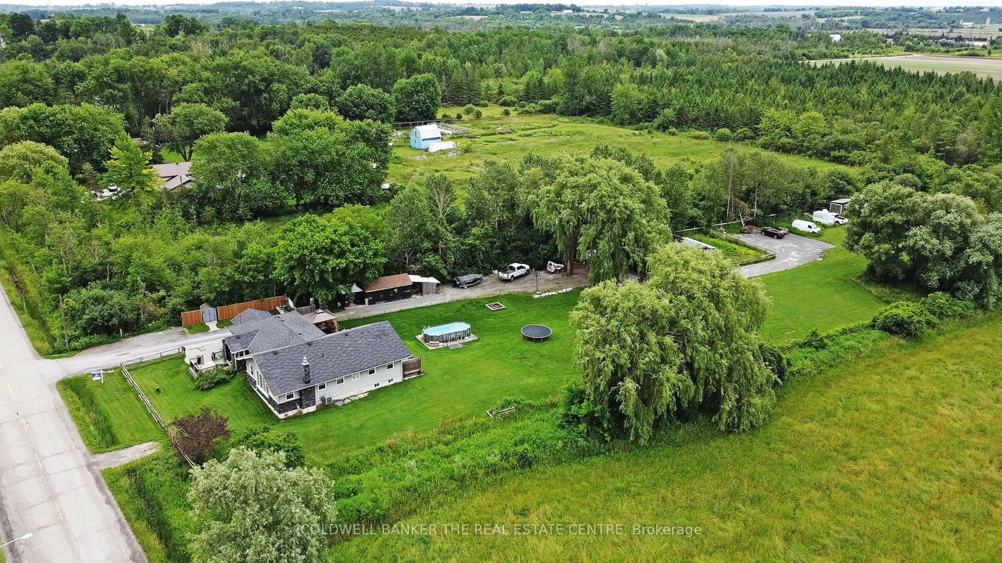 A pic from exterior of the house or condo, the fenced backyard for 1109 Ravenshoe Rd, East Gwillimbury Ontario L9P 1R2