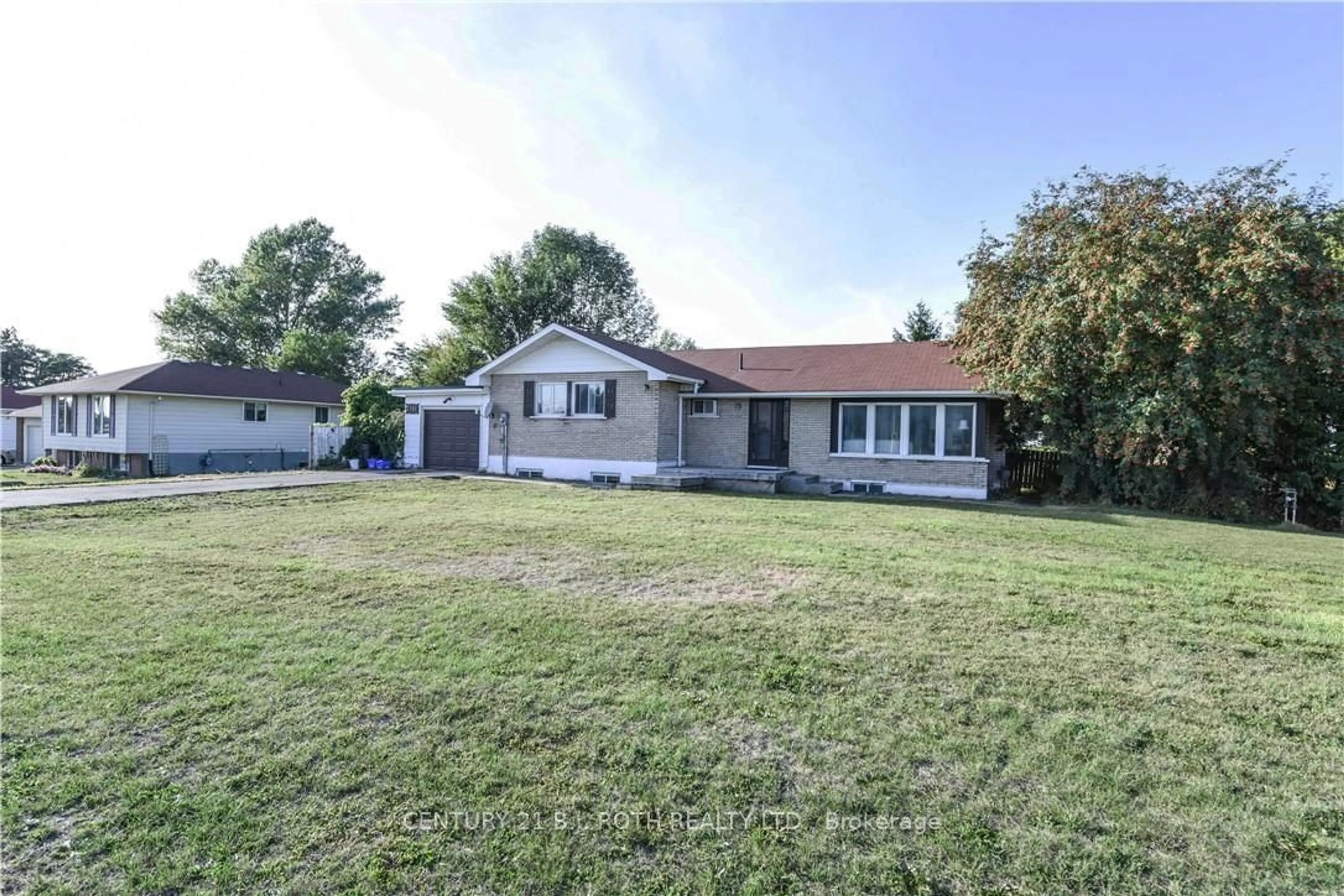 Frontside or backside of a home, the fenced backyard for 2146 INNISFIL BEACH Rd, Innisfil Ontario L9S 4B9