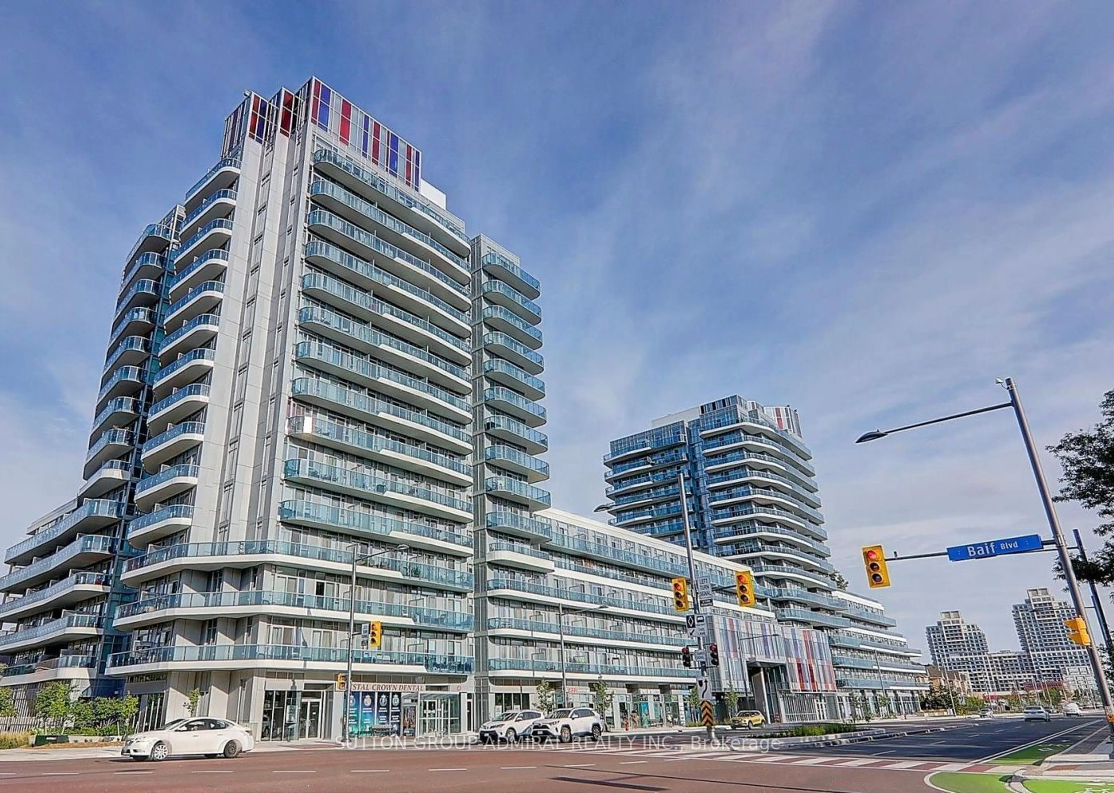 A pic from exterior of the house or condo, the view of city buildings for 9471 Yonge St #1005, Richmond Hill Ontario L4C 0Z5