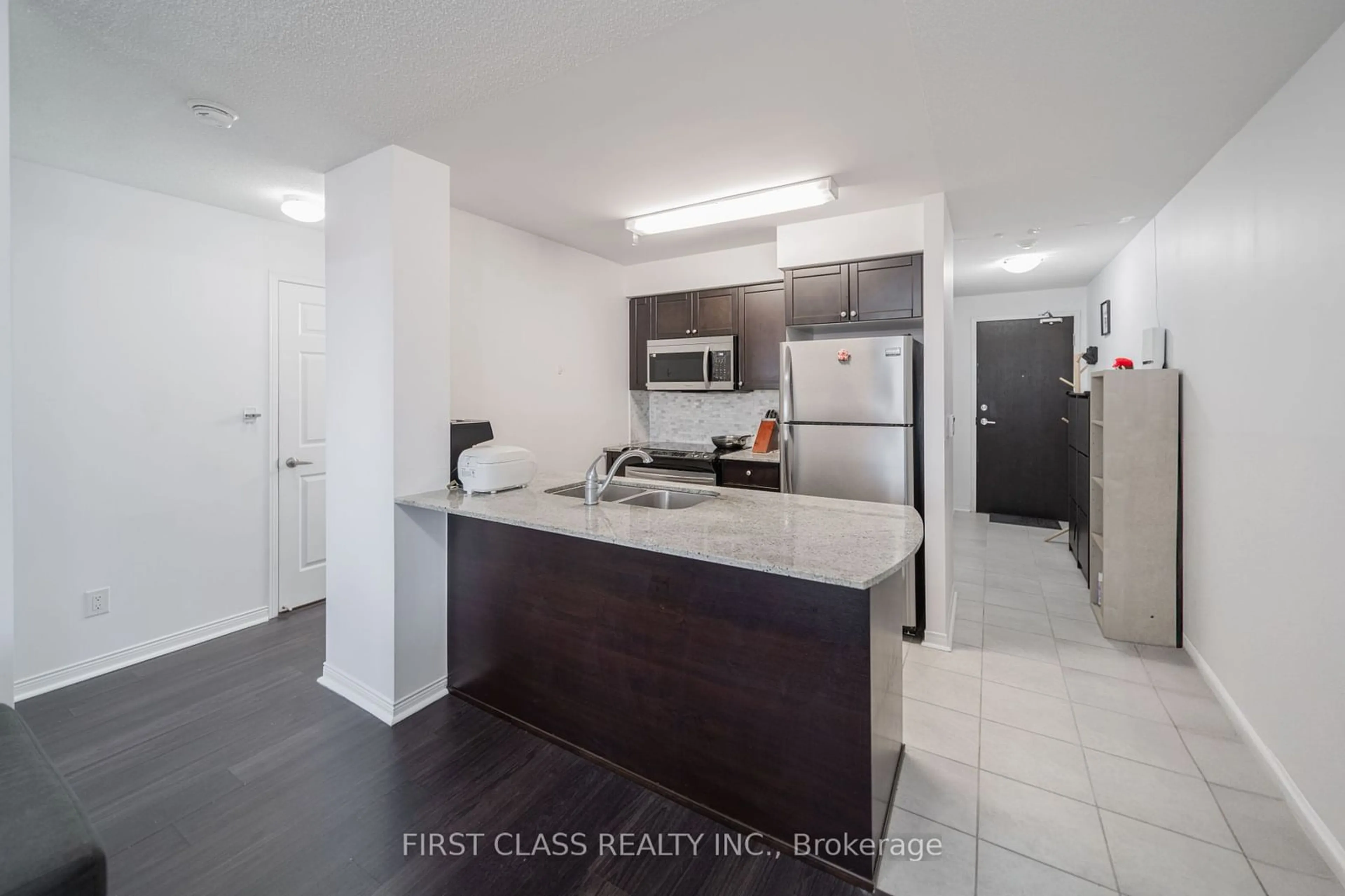 Standard kitchen, not visible floor for 75 King William Cres #913, Richmond Hill Ontario L4B 0C1