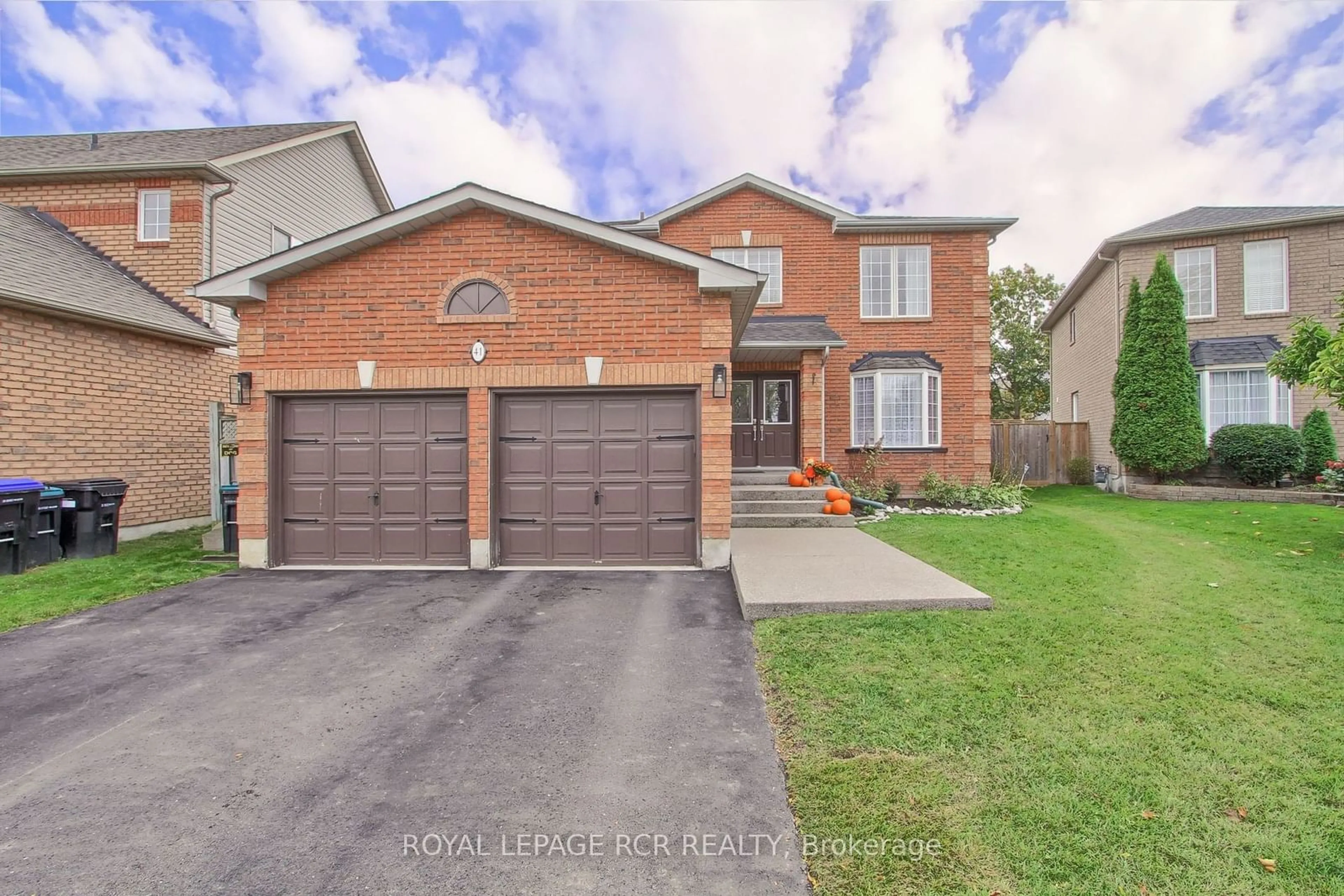 Frontside or backside of a home, the street view for 41 Coburn Cres, New Tecumseth Ontario L0G 1A0