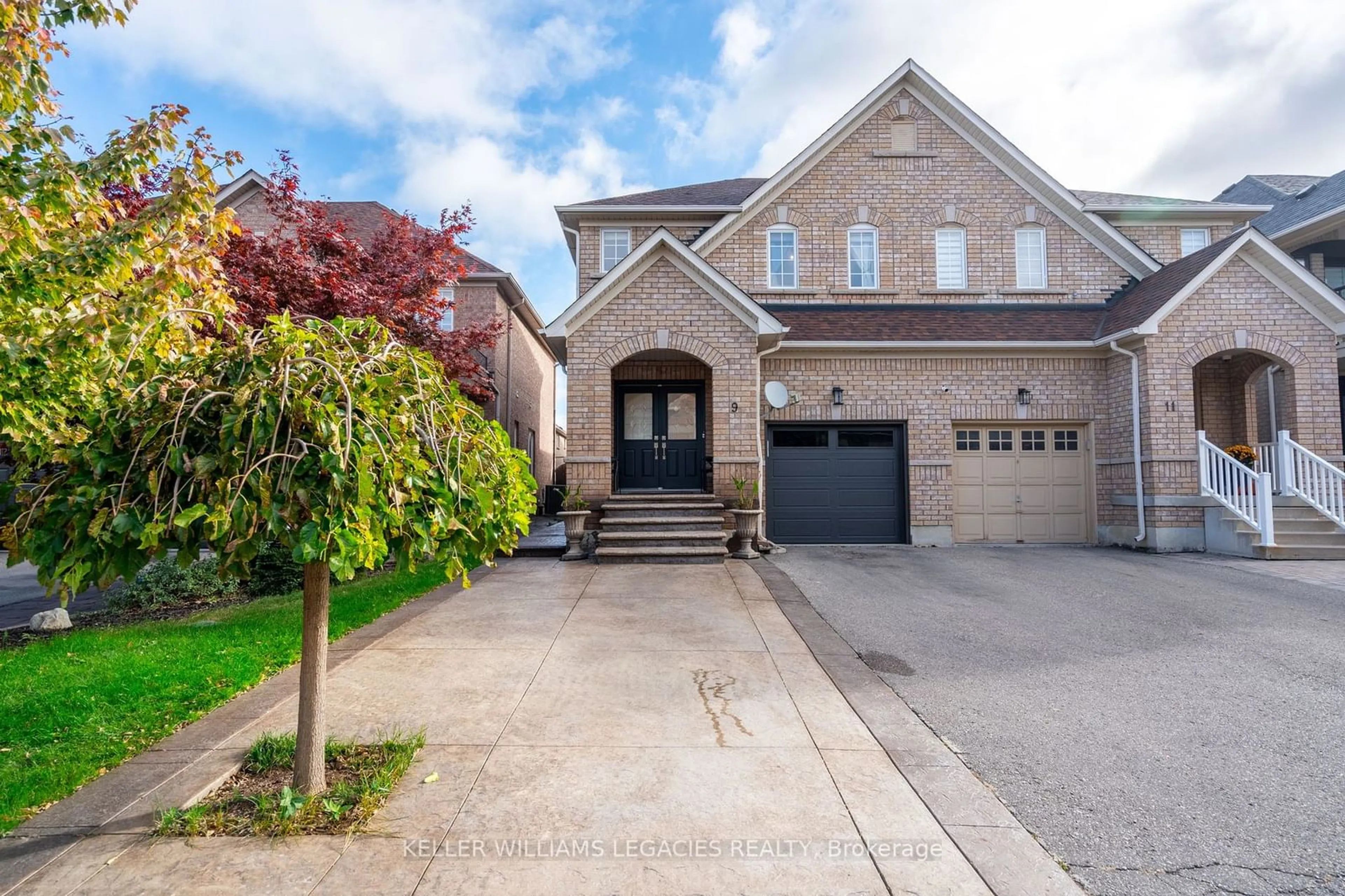 Frontside or backside of a home, the street view for 9 Martina Cres, Vaughan Ontario L4H 3B6