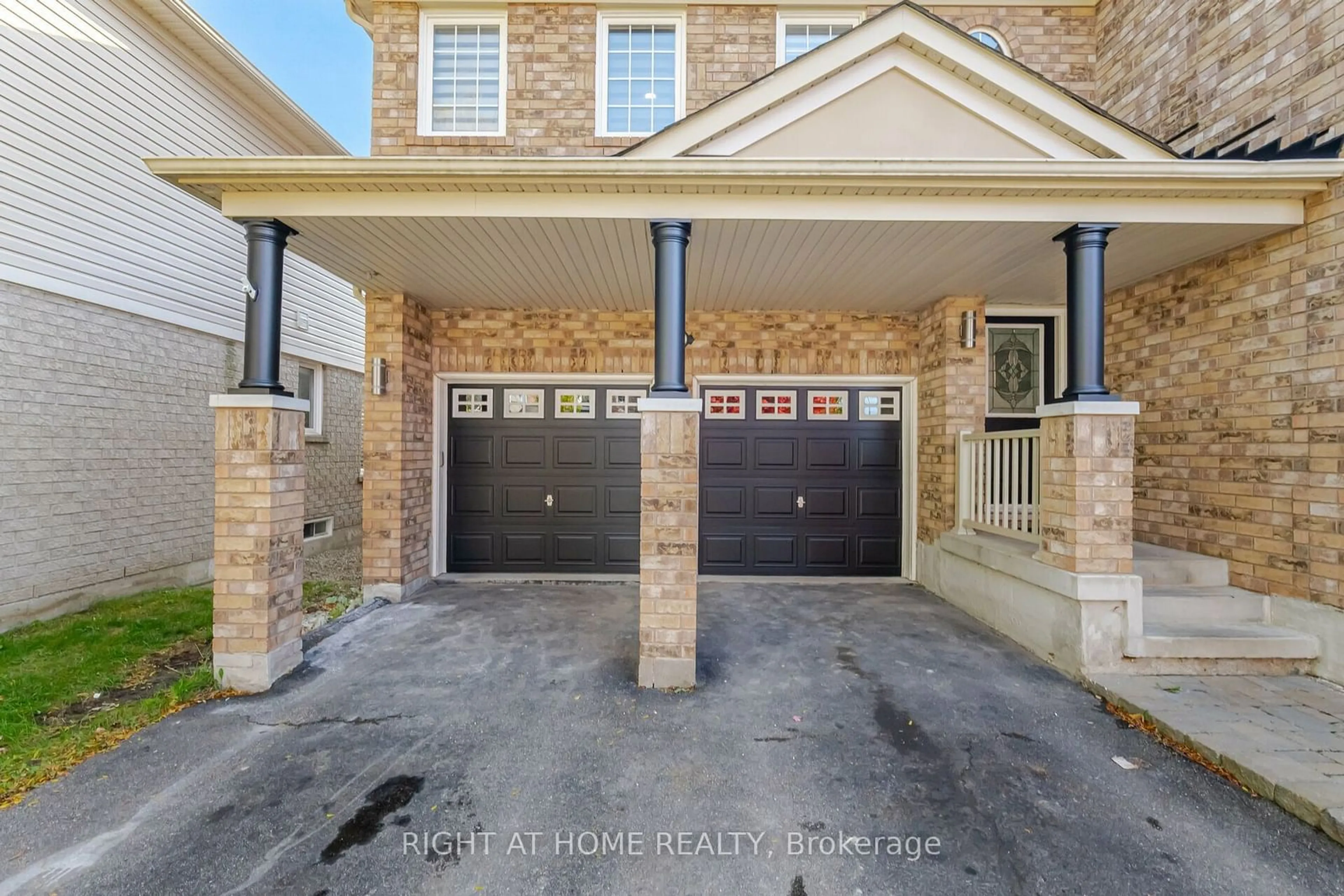 Indoor entryway, cement floor for 35 Dunning Dr, New Tecumseth Ontario L9R 0B5