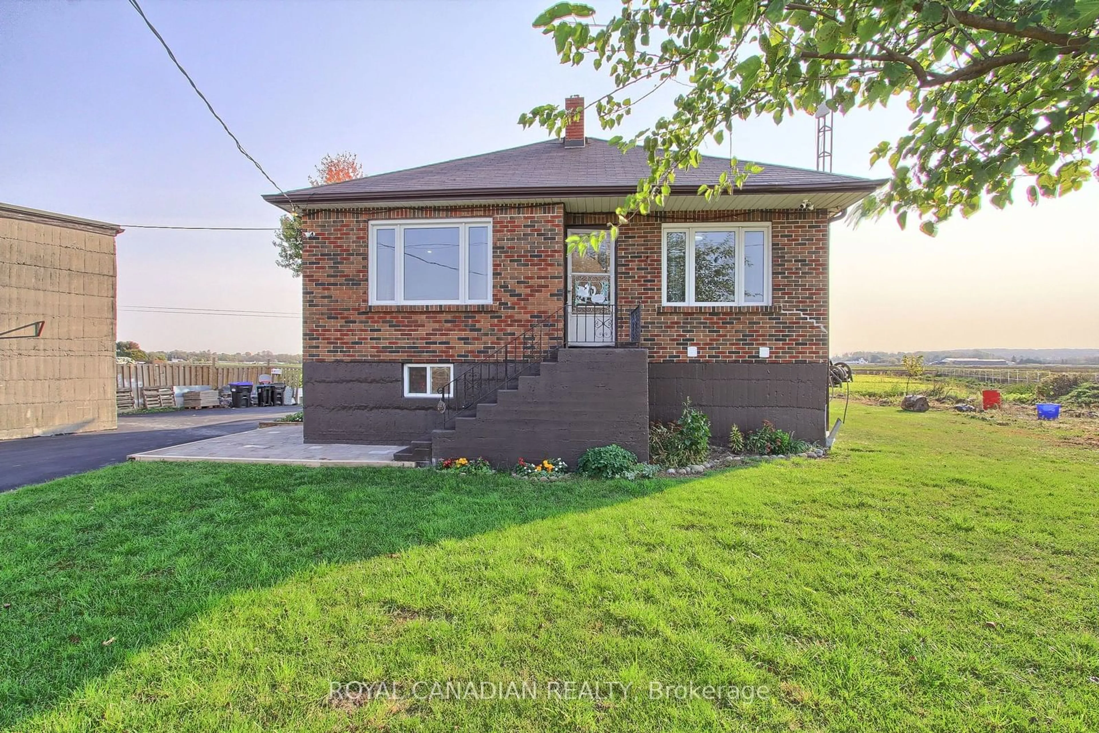 Frontside or backside of a home, cottage for 15 Grencer Rd, Bradford West Gwillimbury Ontario L3Z 3Z2